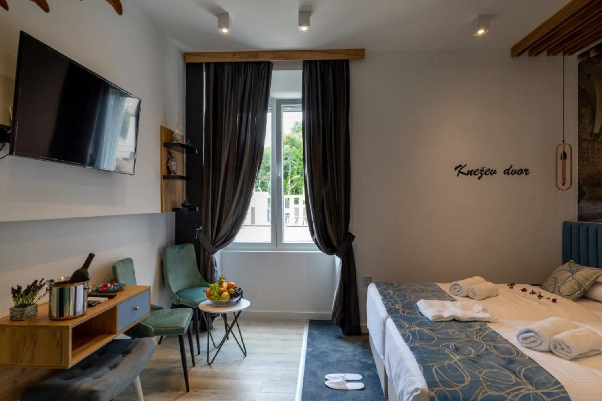 Apartments and Rooms Villa Naida