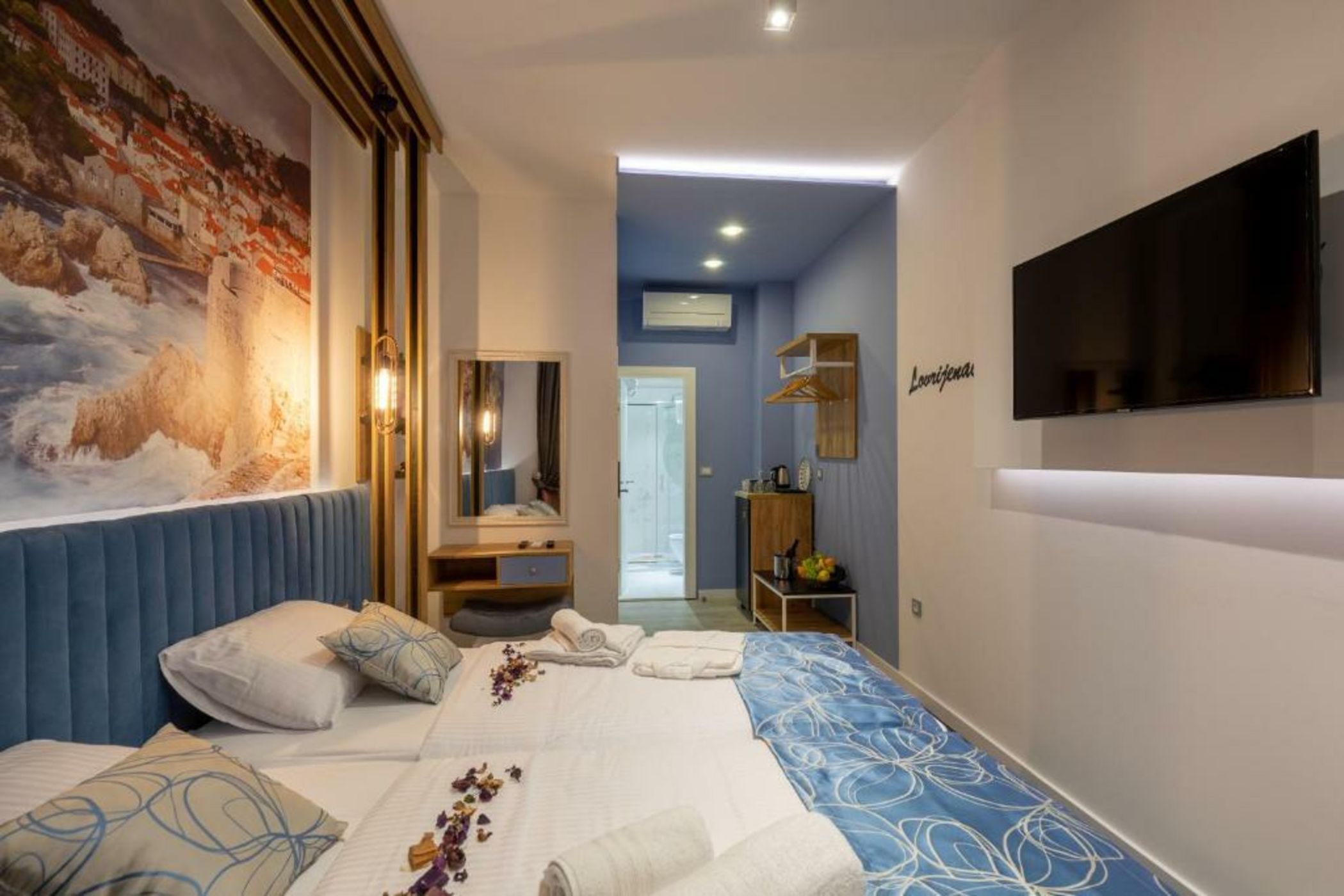 Apartments and Rooms Villa Naida