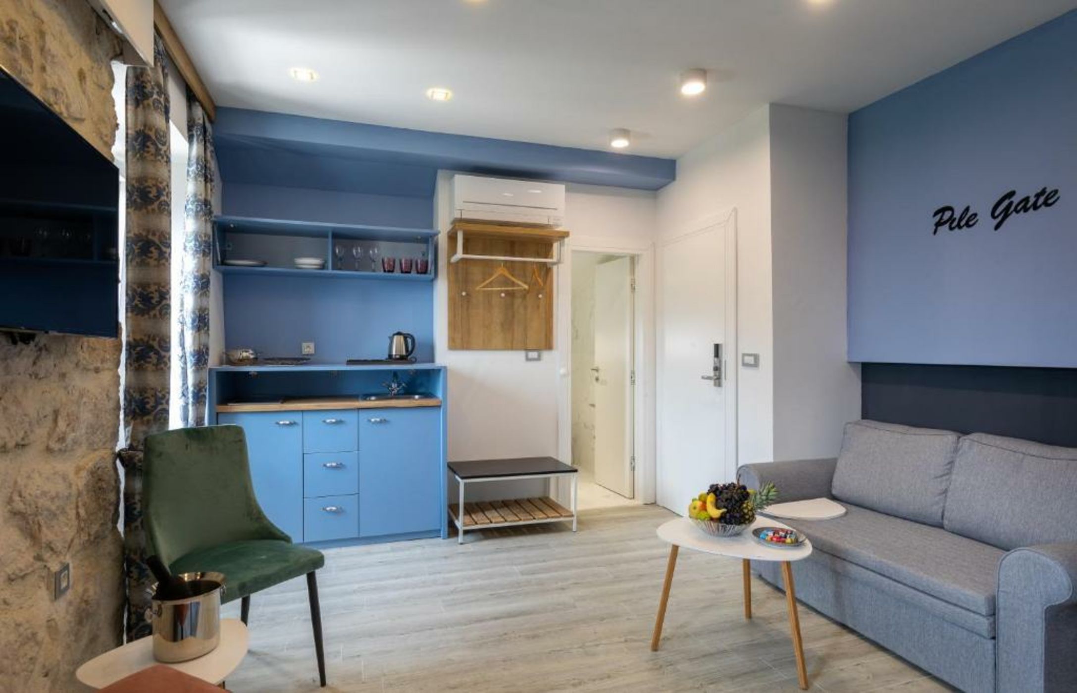 Apartments and Rooms Villa Naida