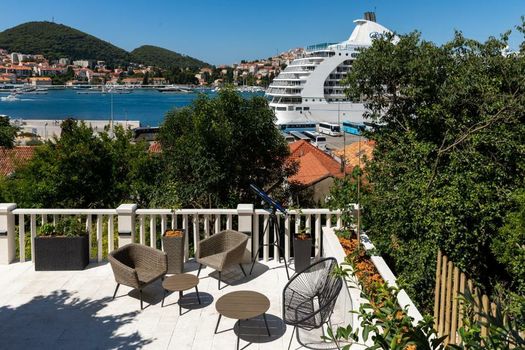 Apartments and Rooms Villa Naida