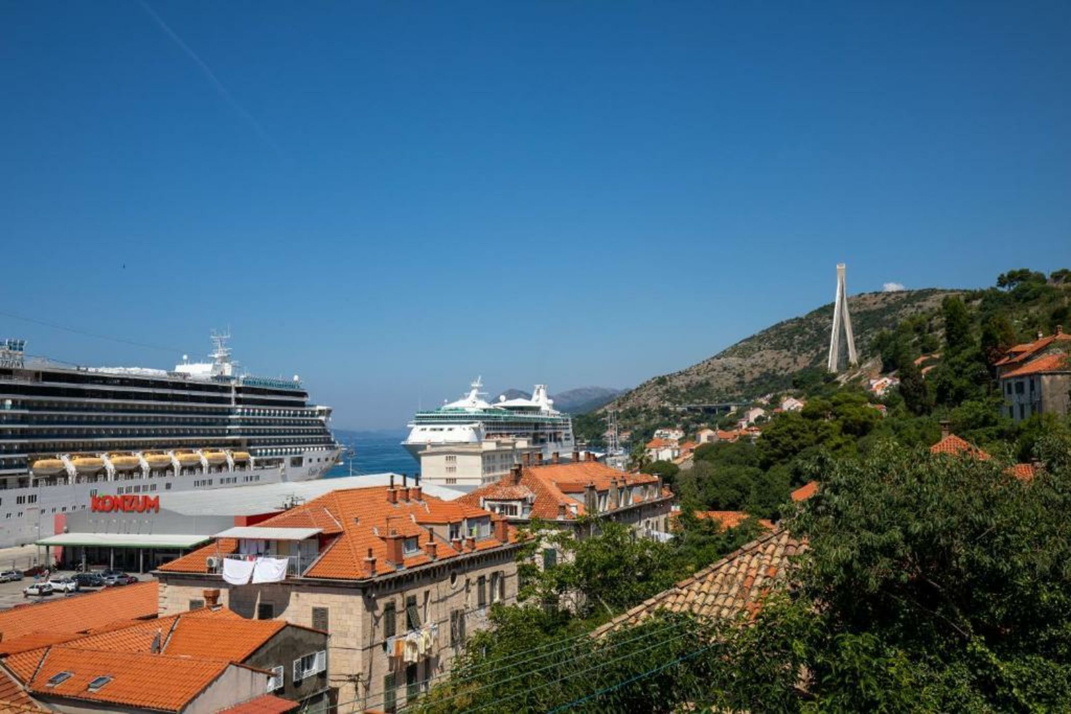 Apartments and Rooms Villa Naida