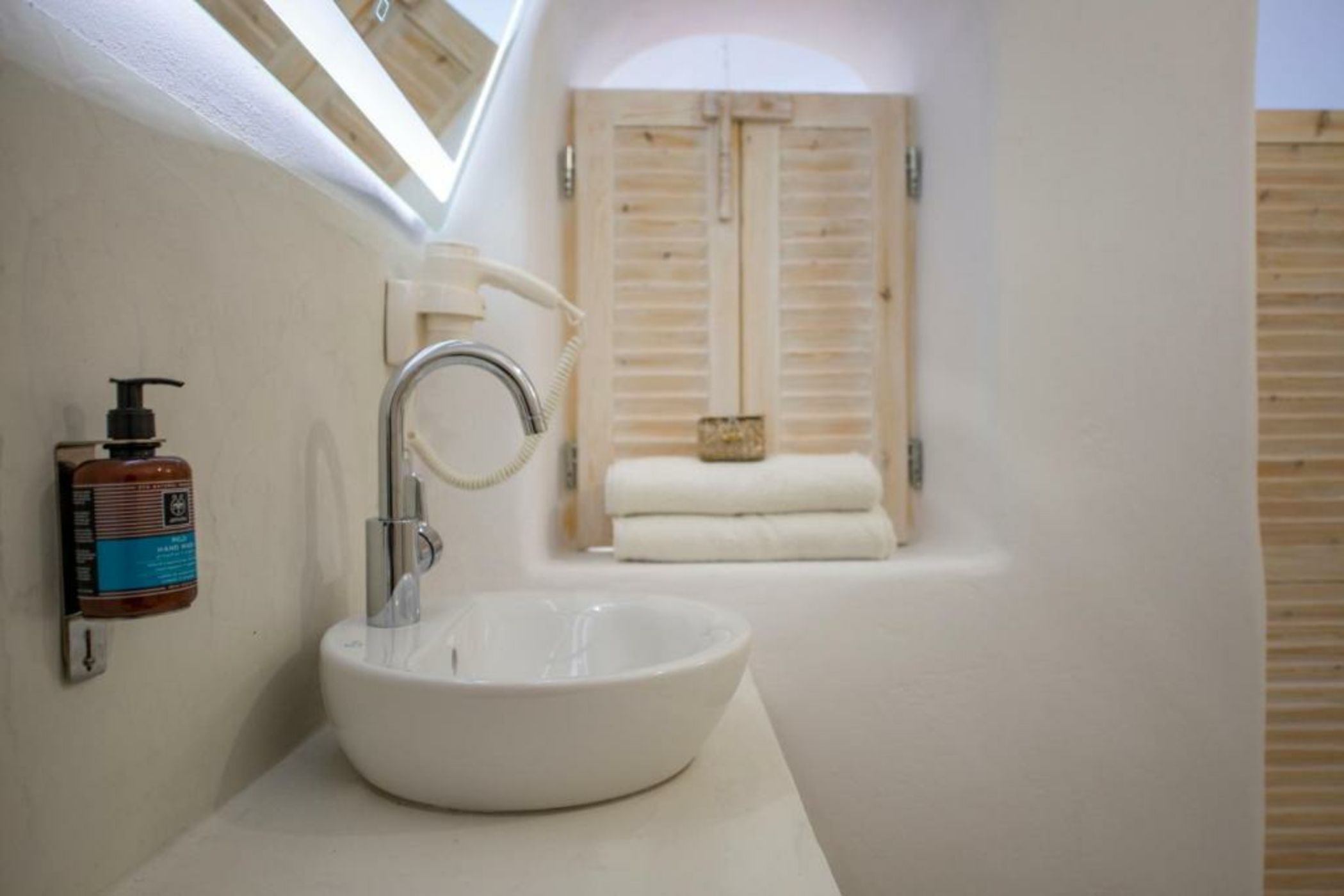 1906 White Cave Studio