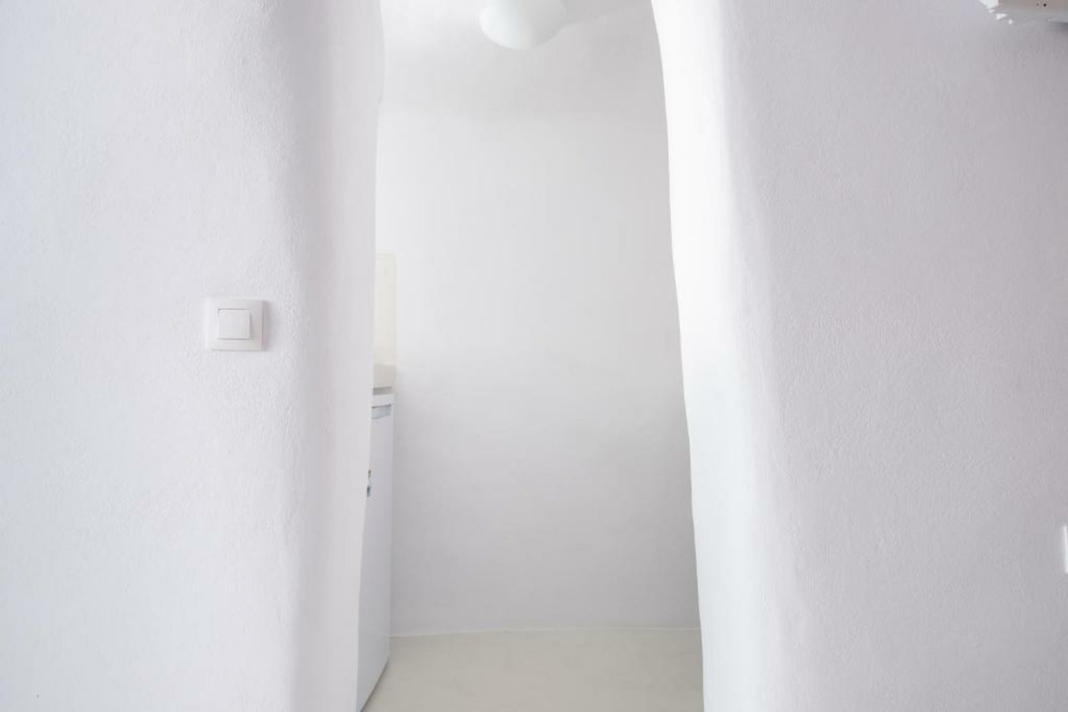 1906 White Cave Studio