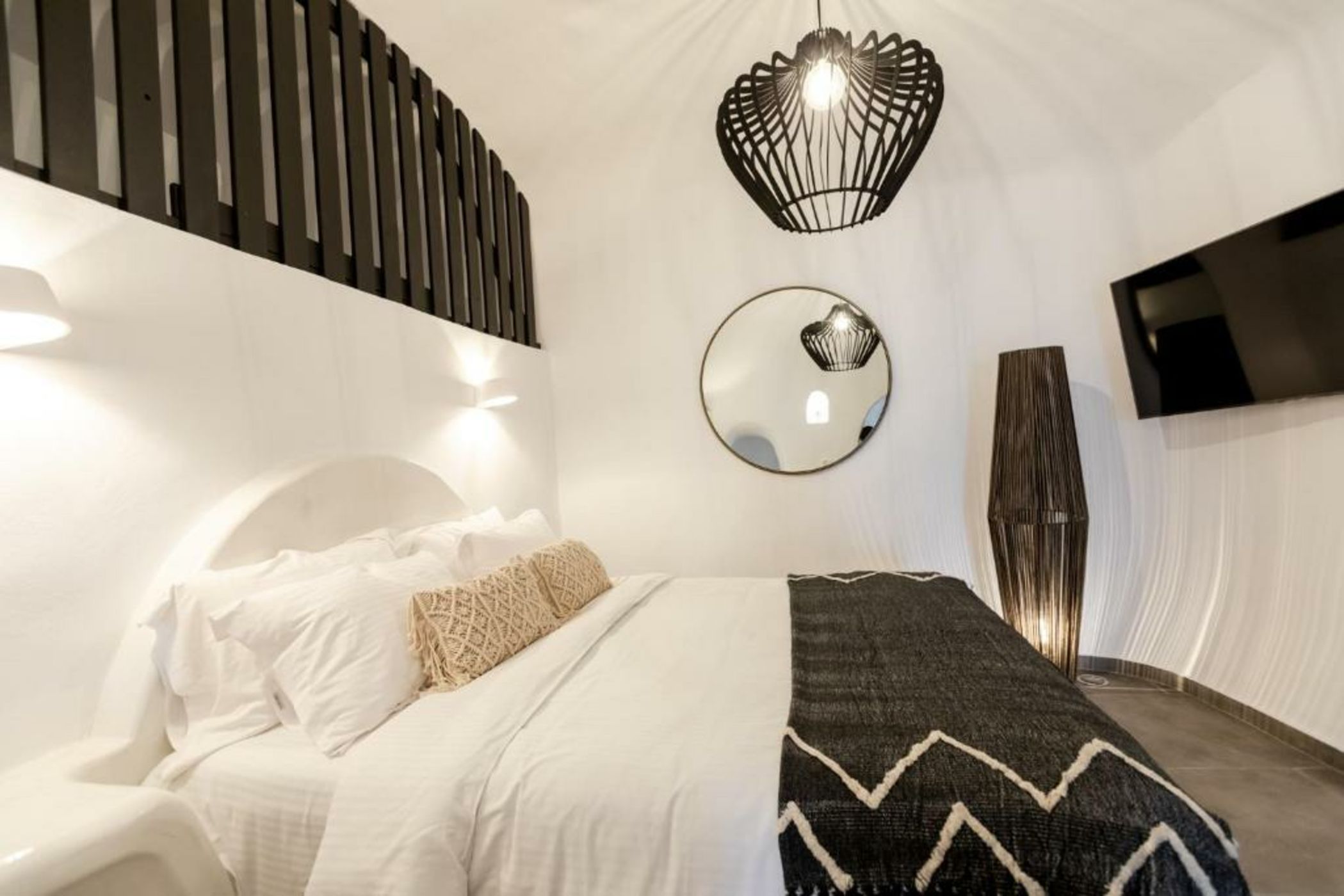 Doukas Caldera Suites