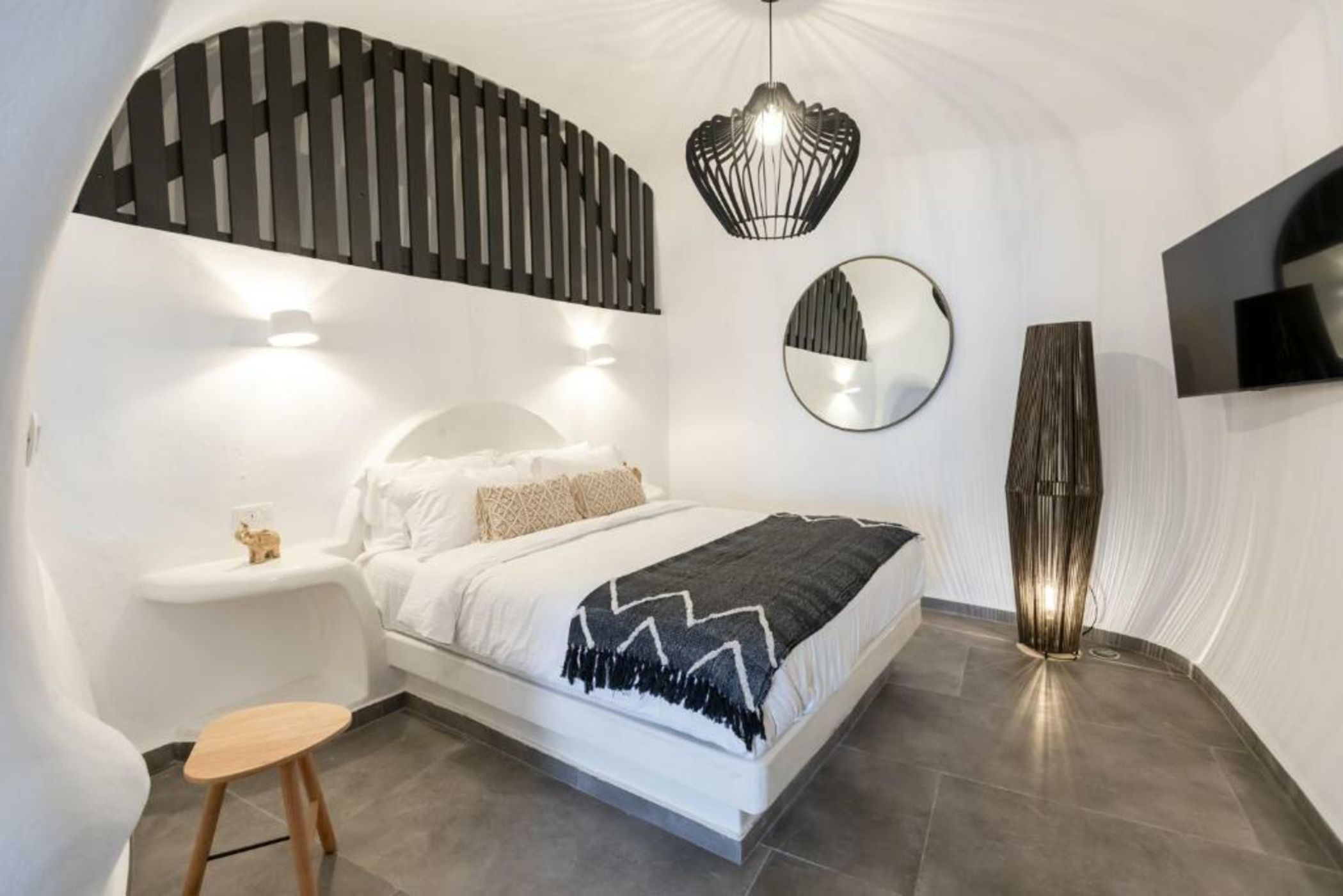 Doukas Caldera Suites