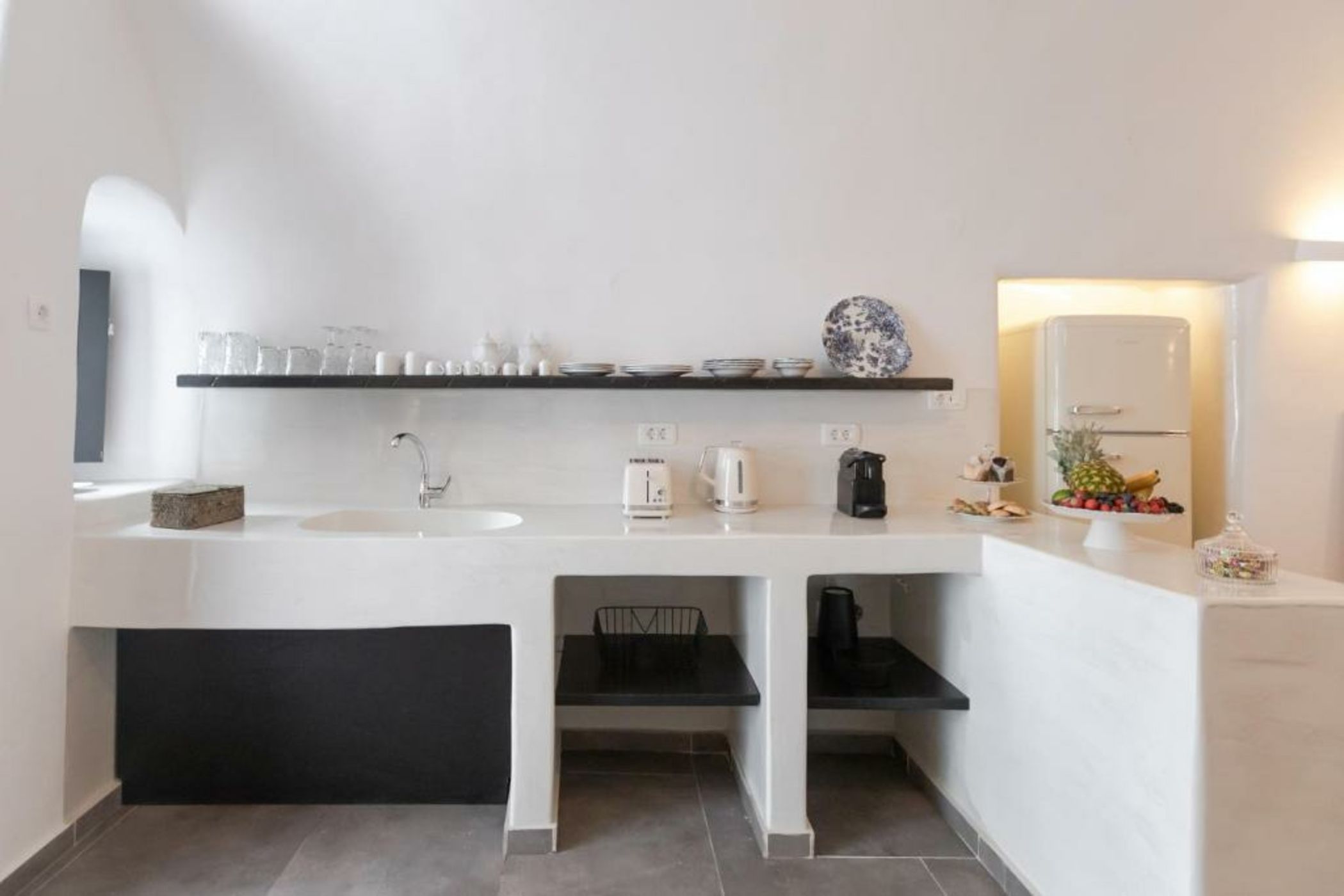 Doukas Caldera Suites