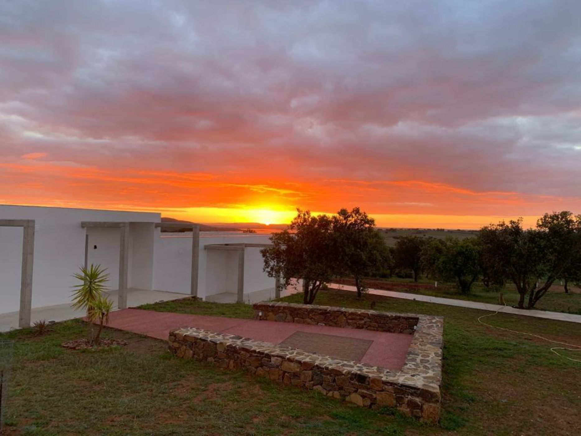 Montimerso Skyscape Country House