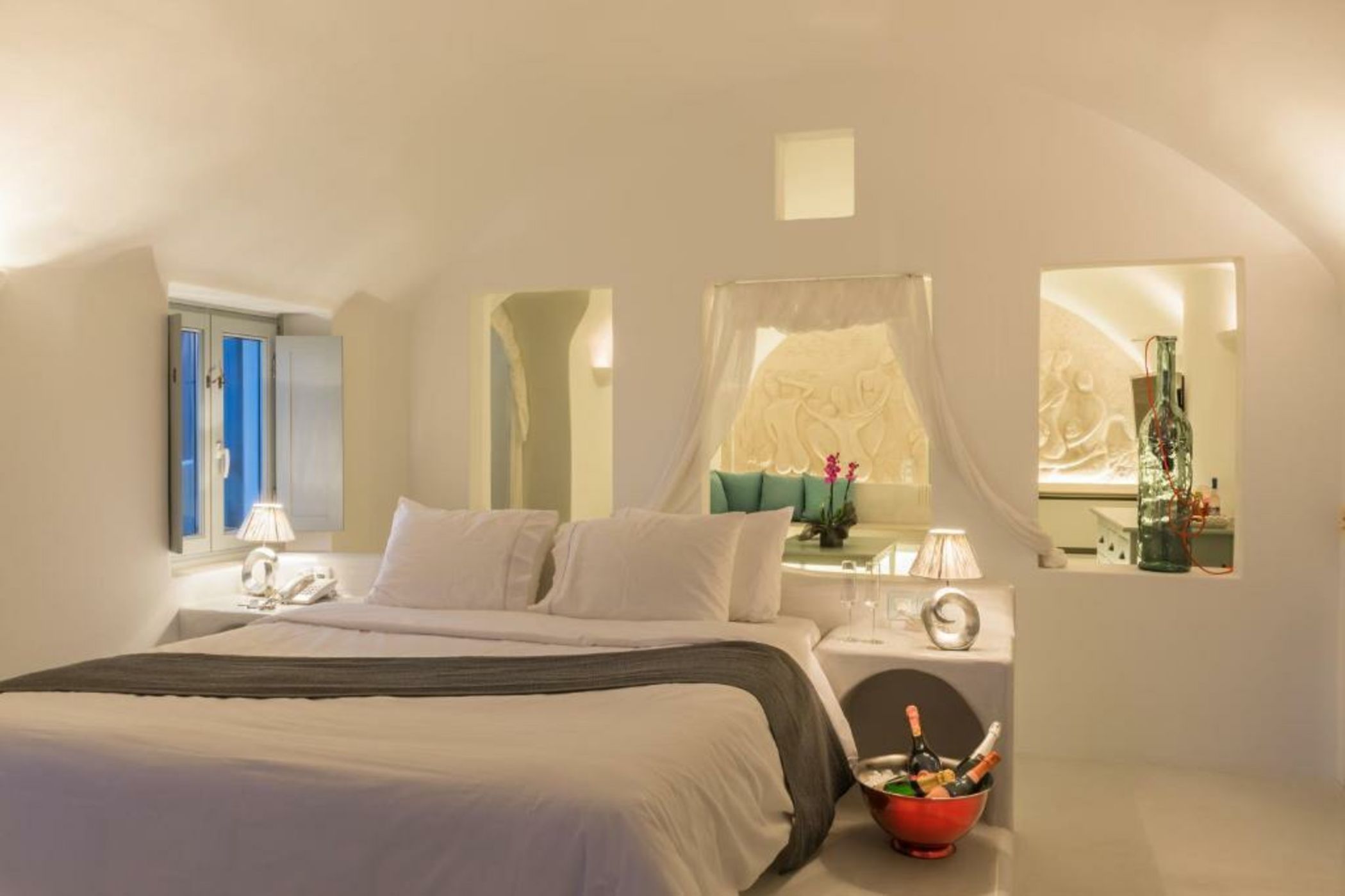 Andronis Luxury Suites