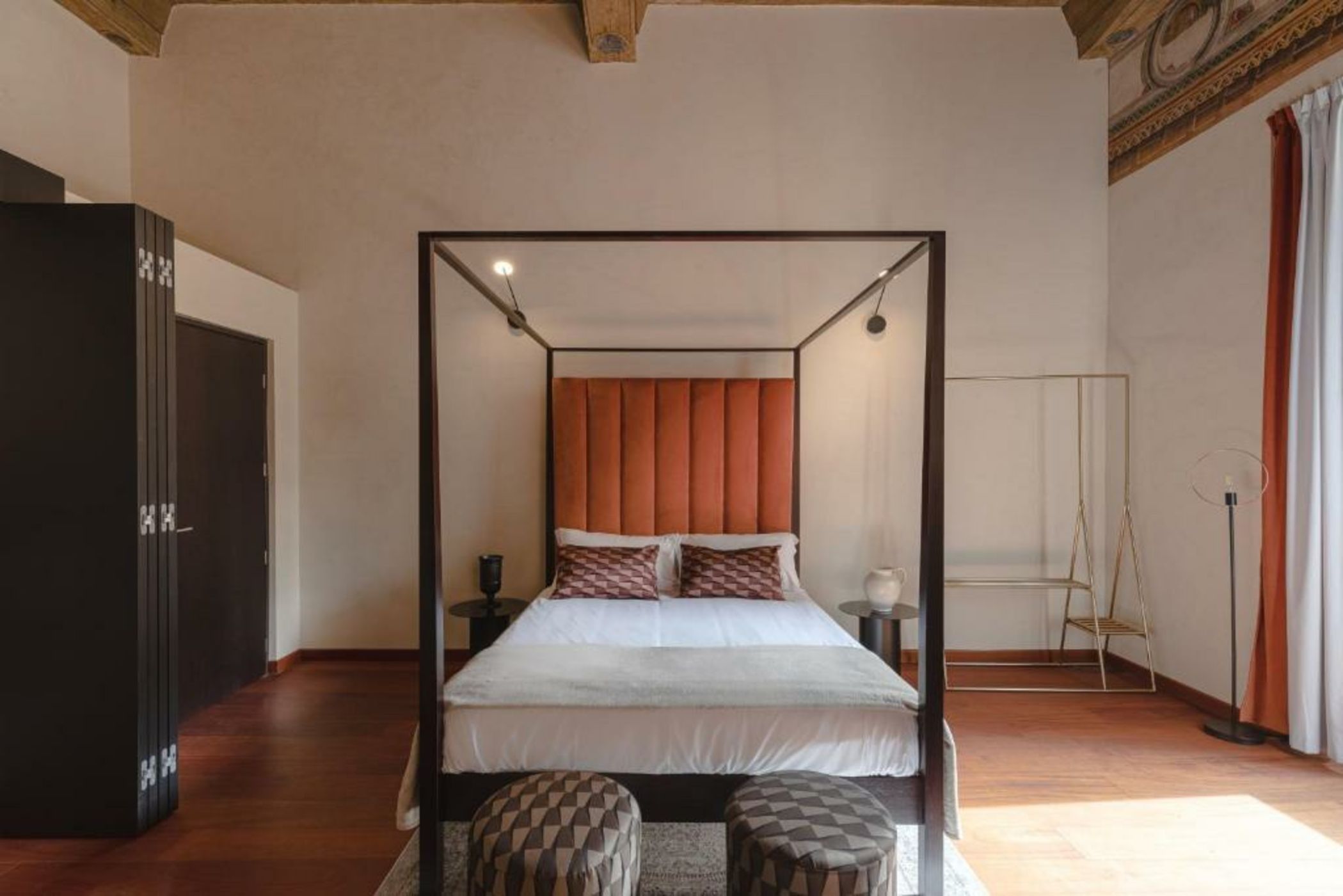 Pantheon Royal Boutique