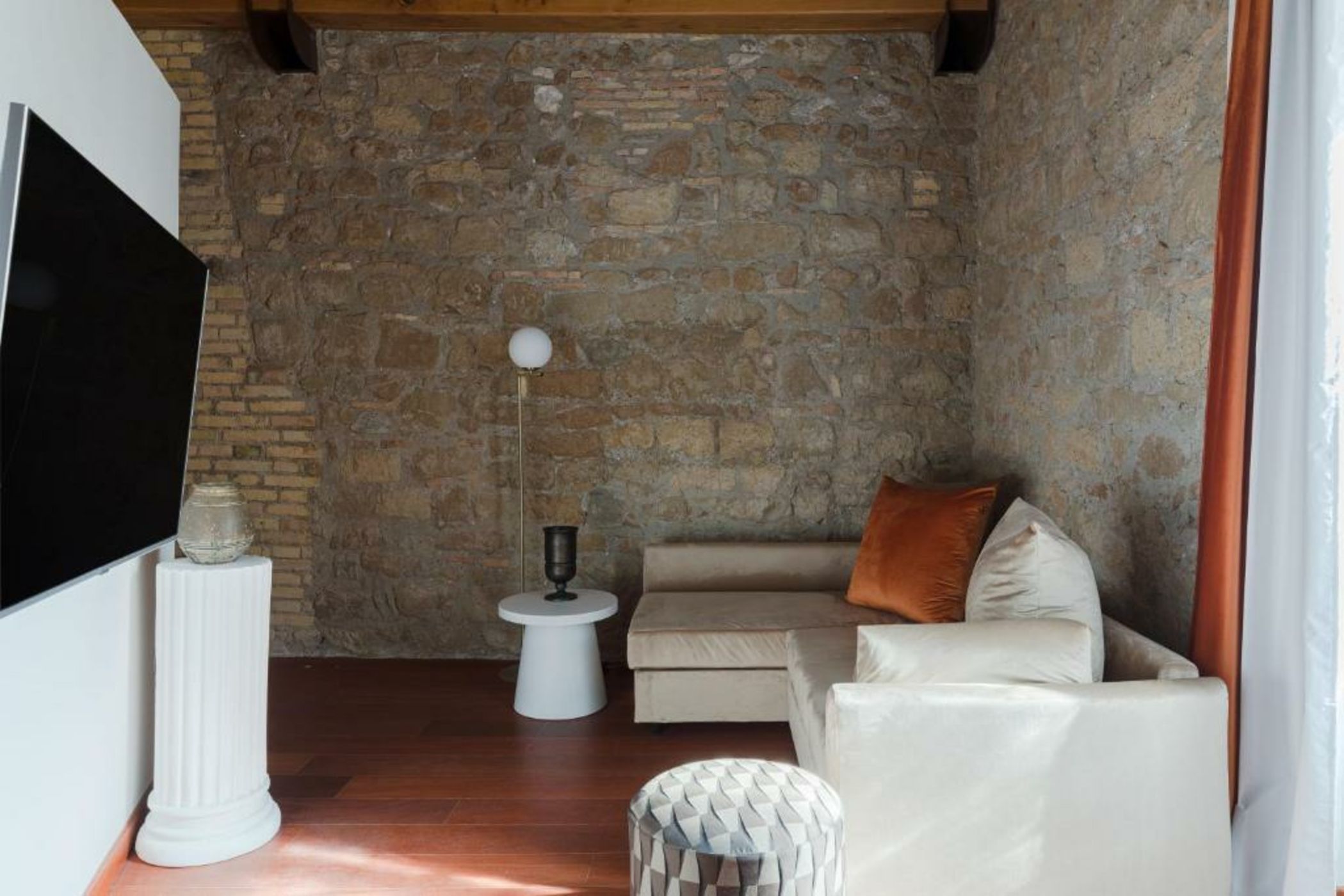 Pantheon Royal Boutique