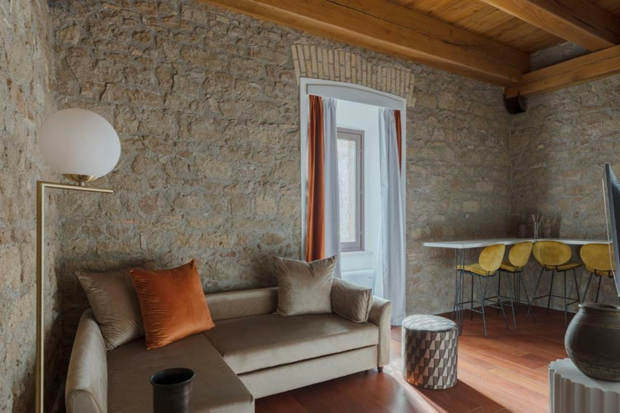 Pantheon Royal Boutique