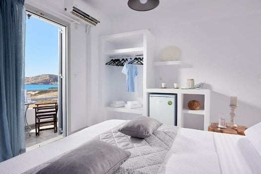 Muses Rooms Milos