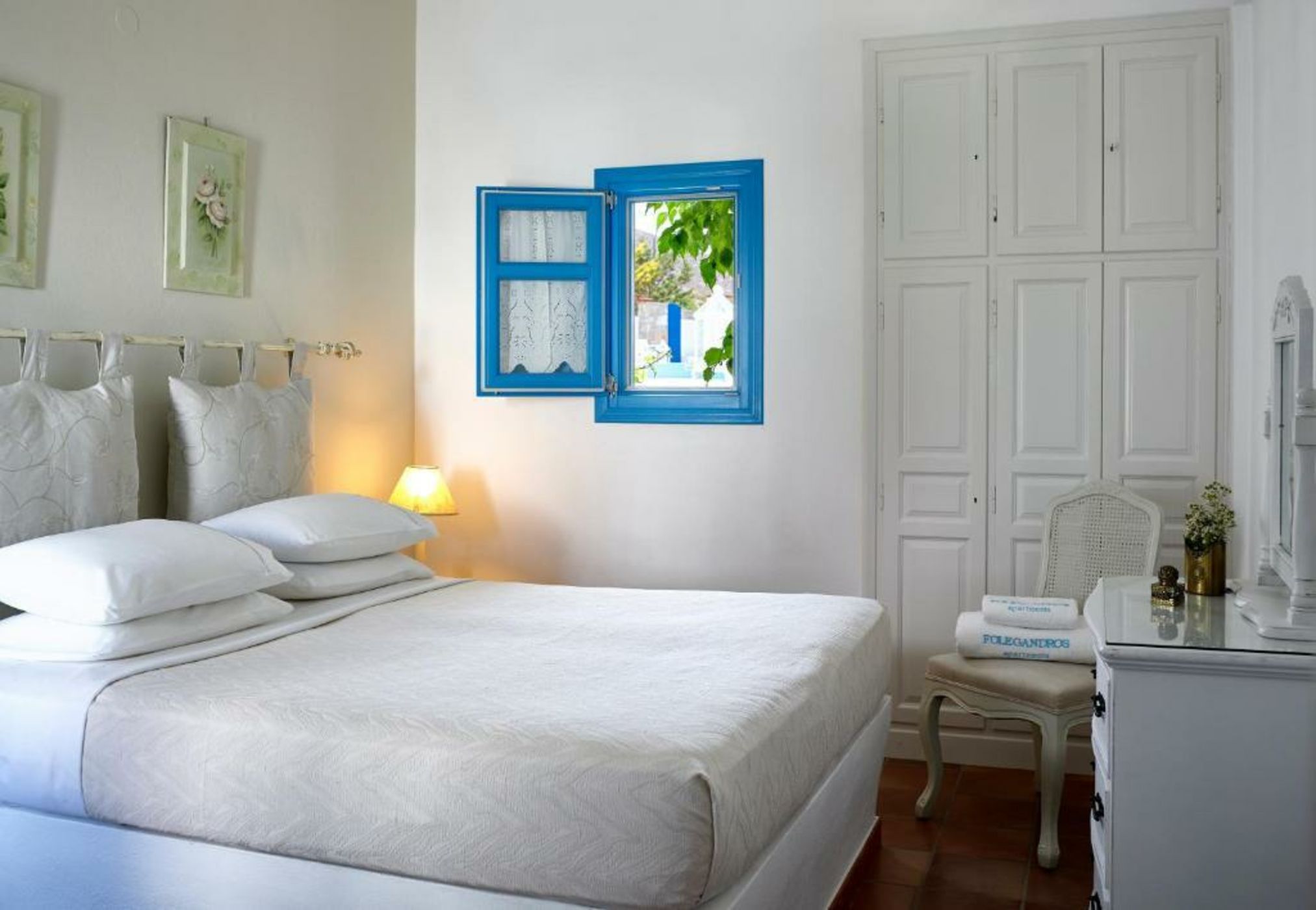 Folegandros Apartments
