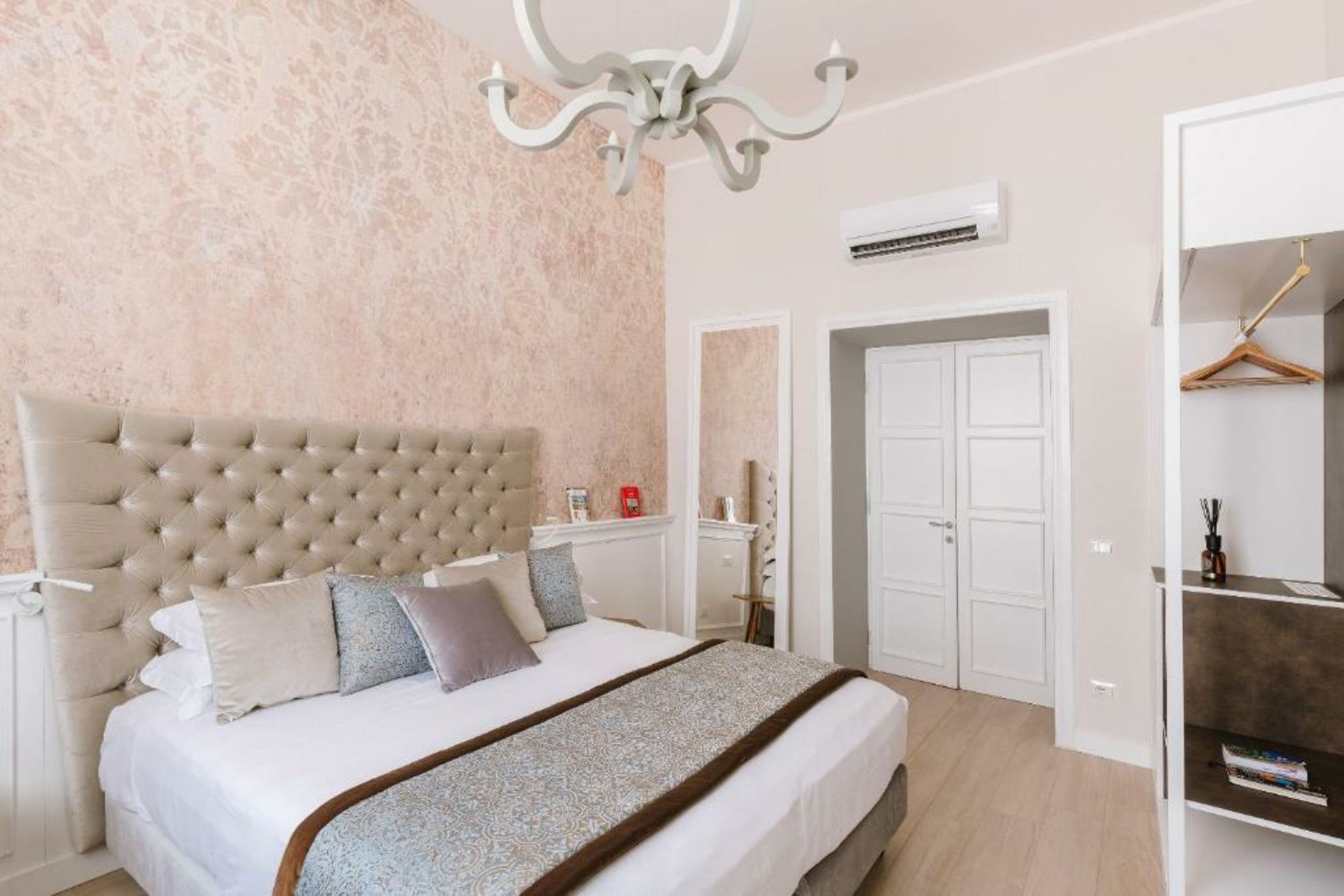 Rhea Silvia Luxury Navona