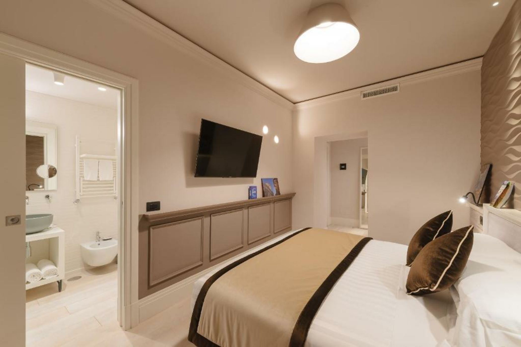 Rhea Silvia Luxury Navona