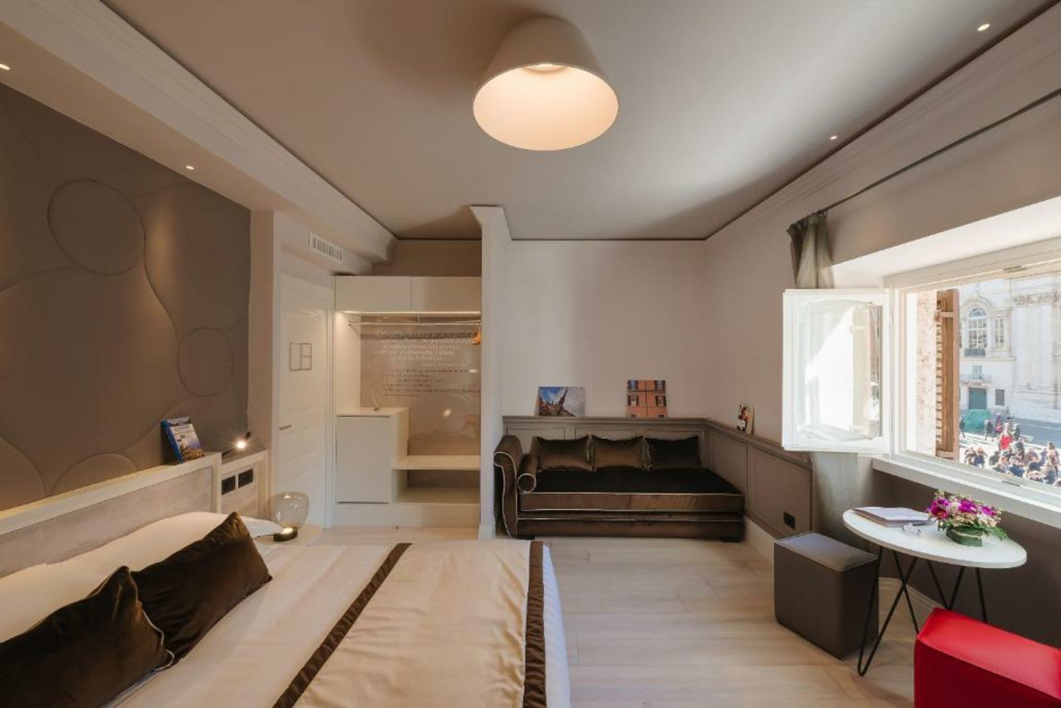 Rhea Silvia Luxury Navona