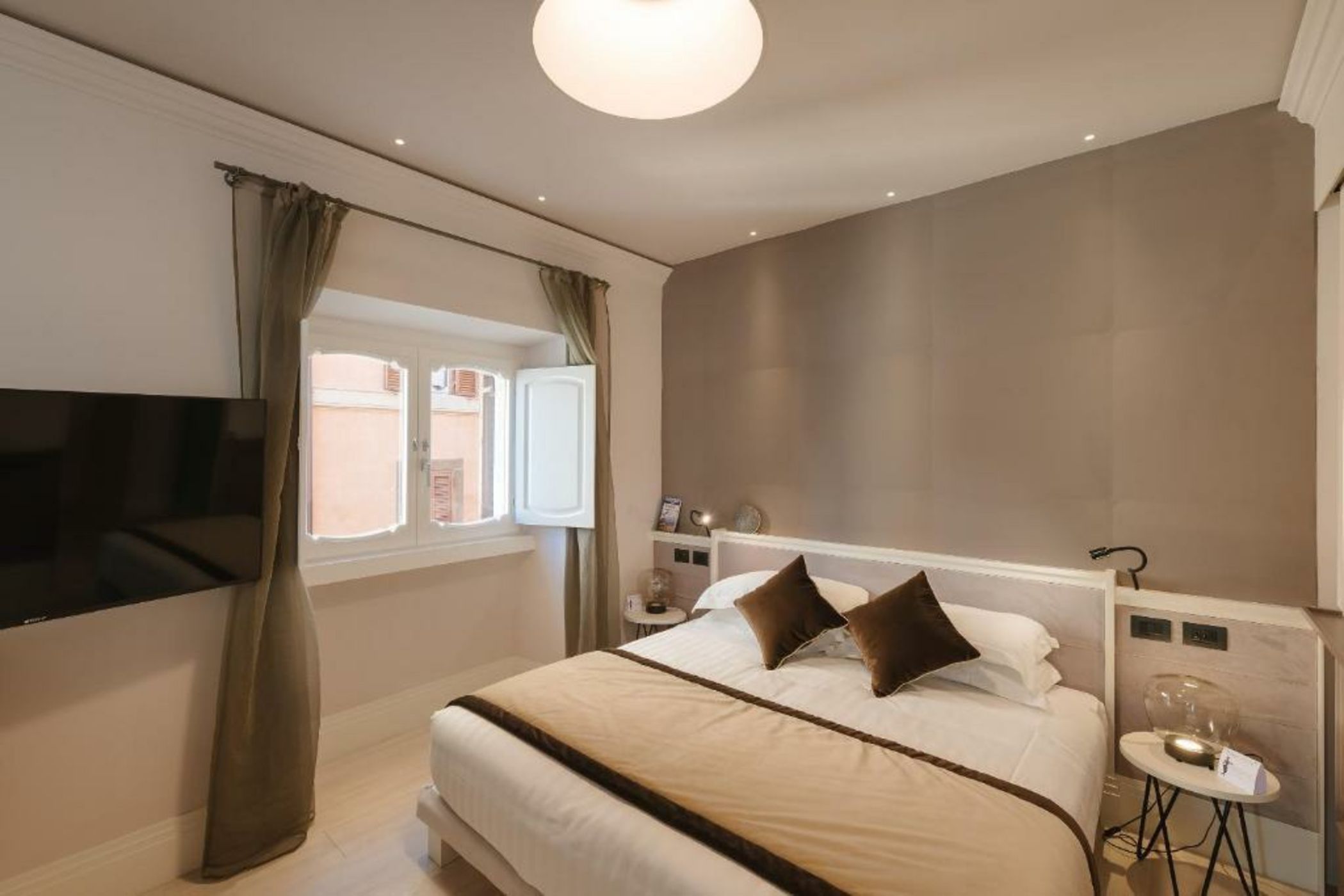 Rhea Silvia Luxury Navona