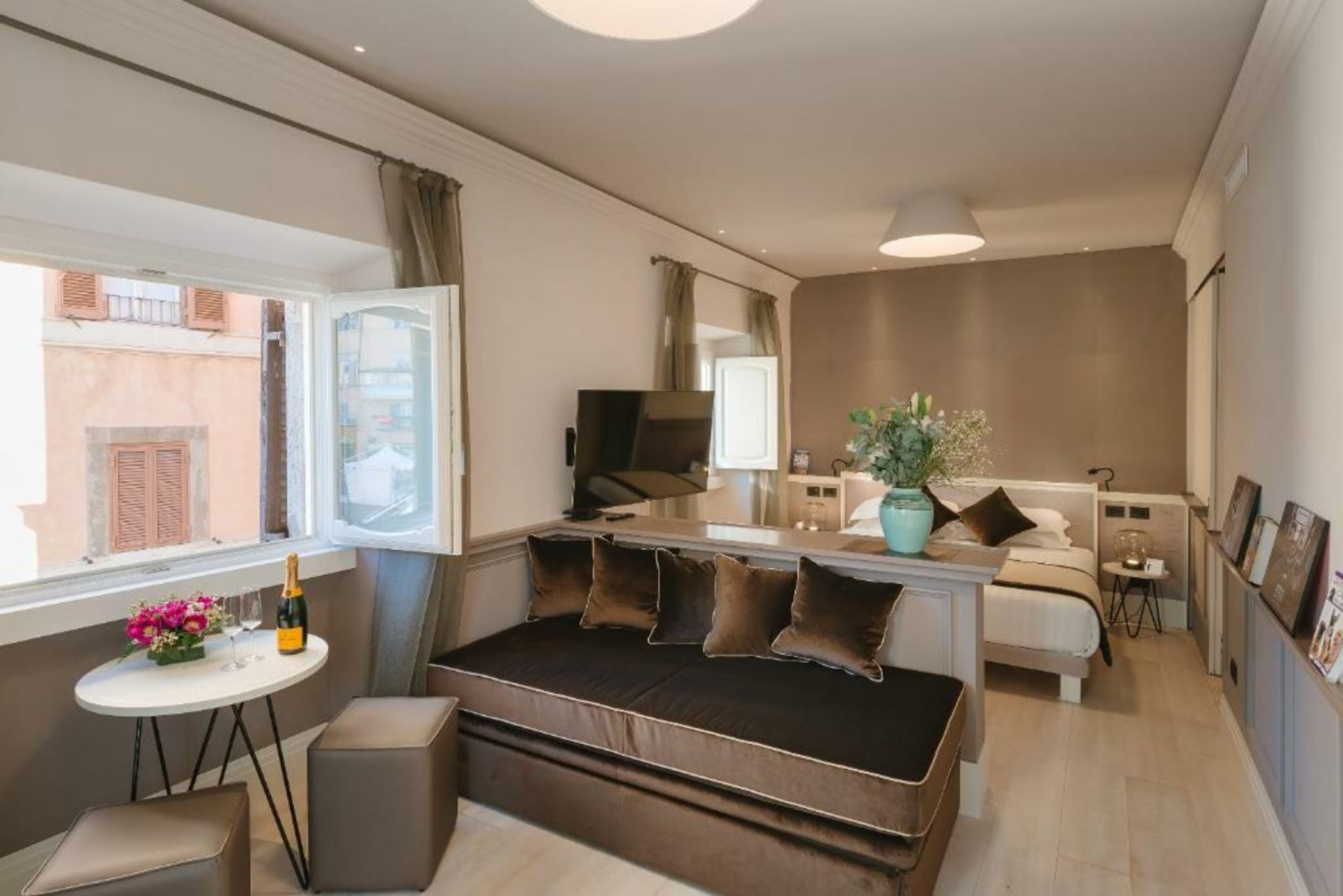 Rhea Silvia Luxury Navona