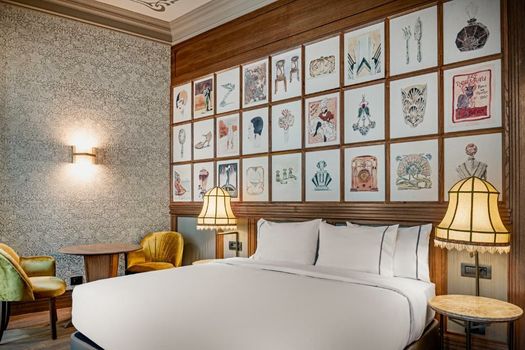 Palacio Santa Clara, Autograph Collection