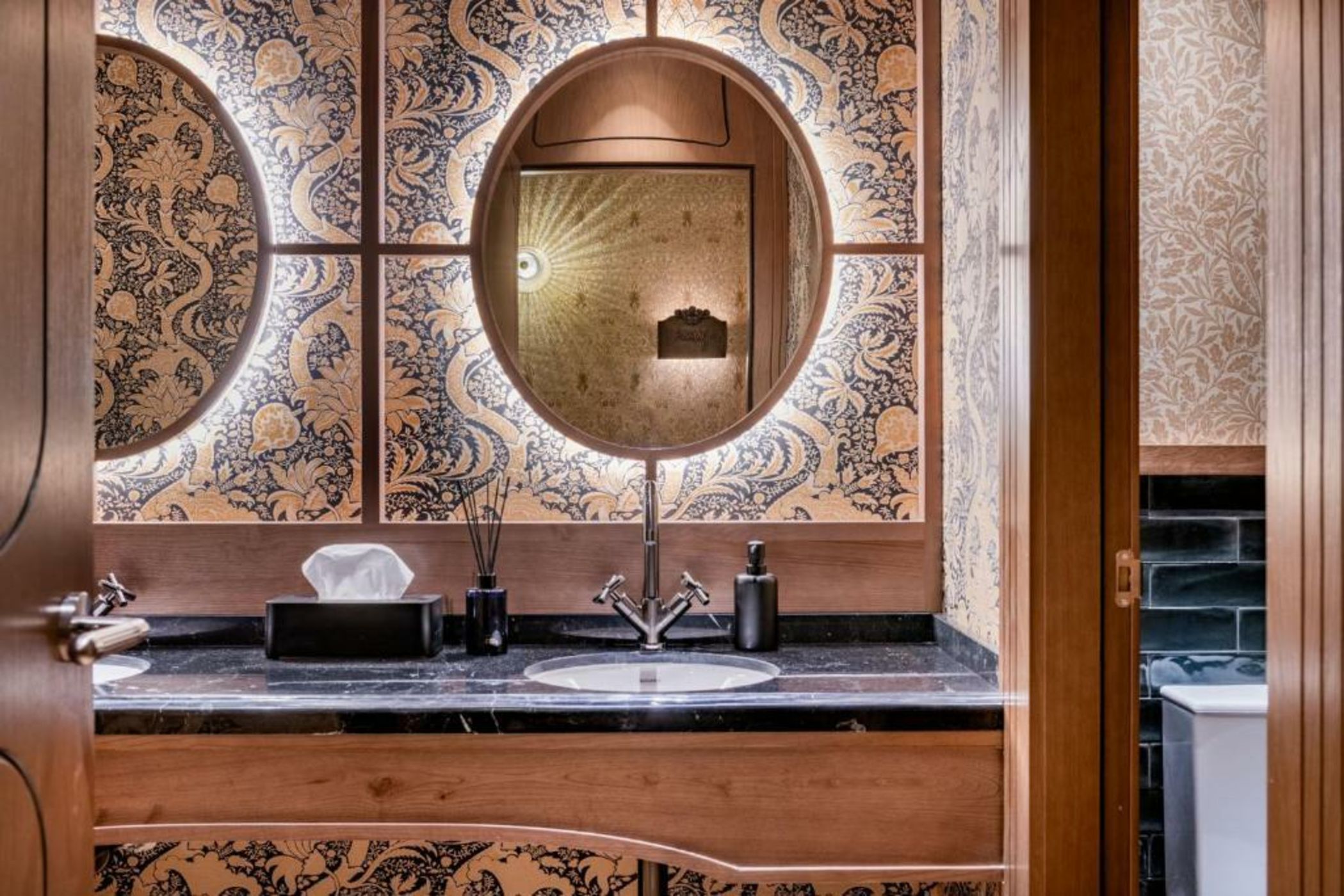 Palacio Santa Clara, Autograph Collection