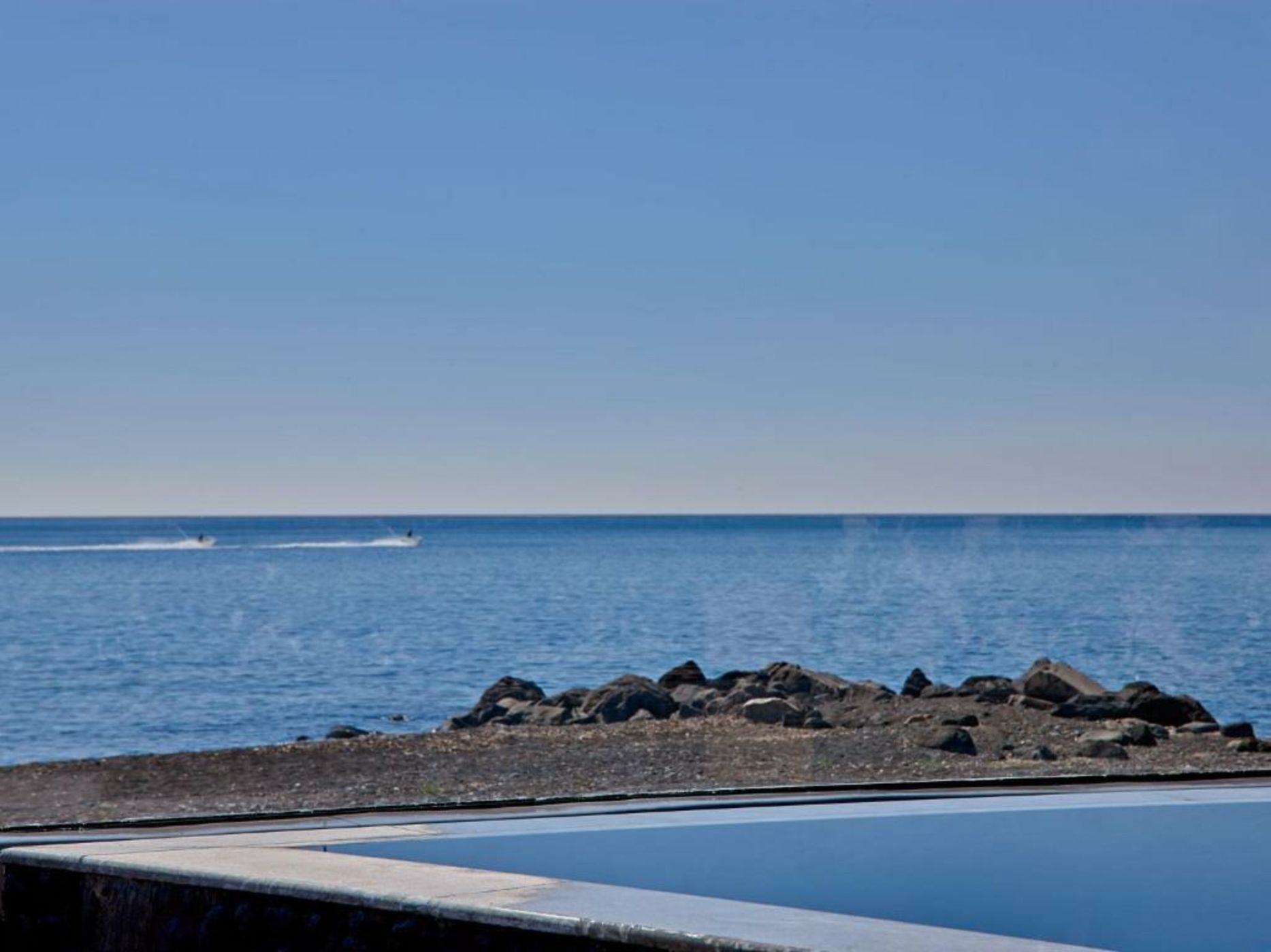 Incognito Beach Villa Santorini