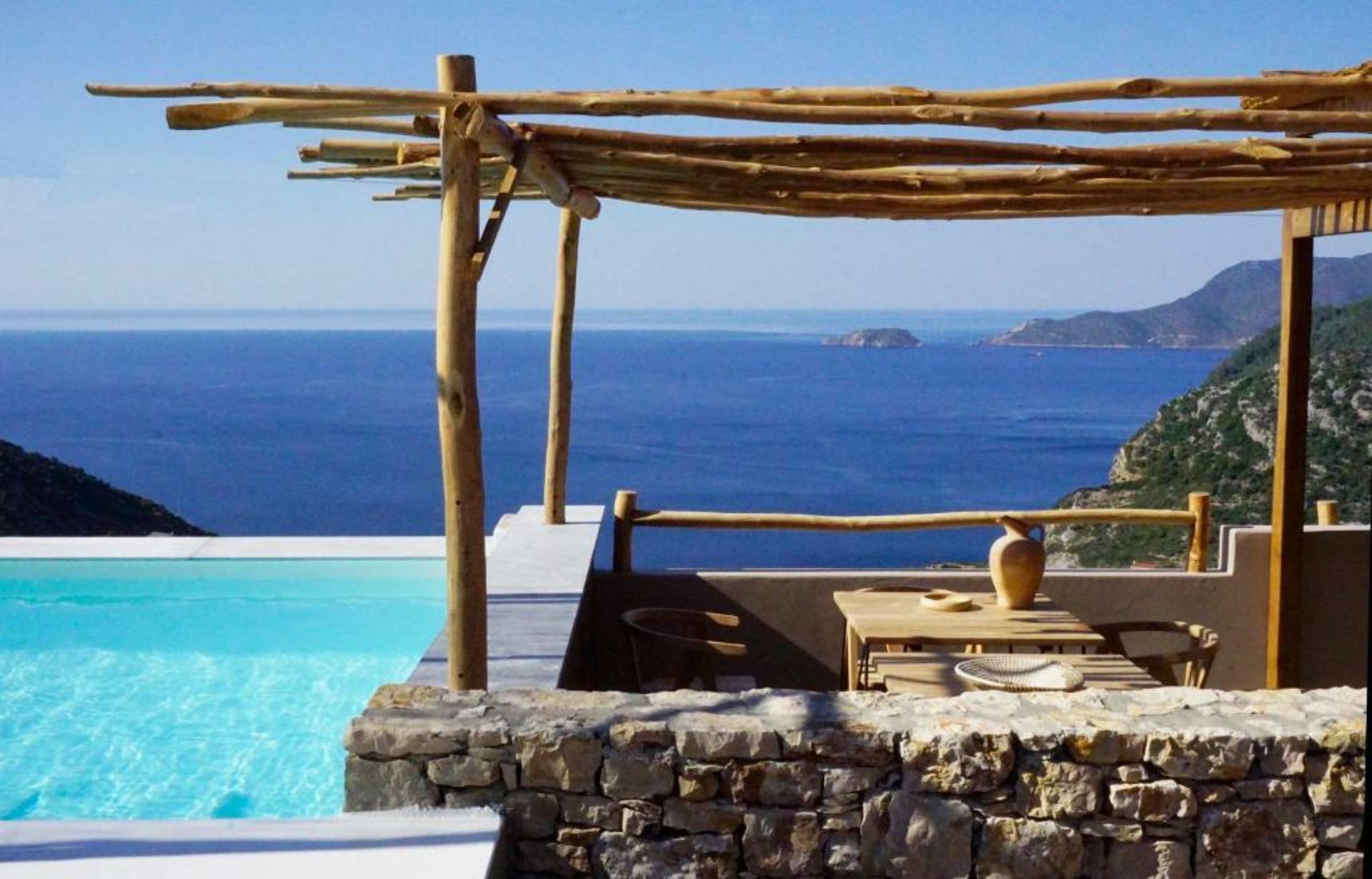 ALETRI new swim up HOTEL