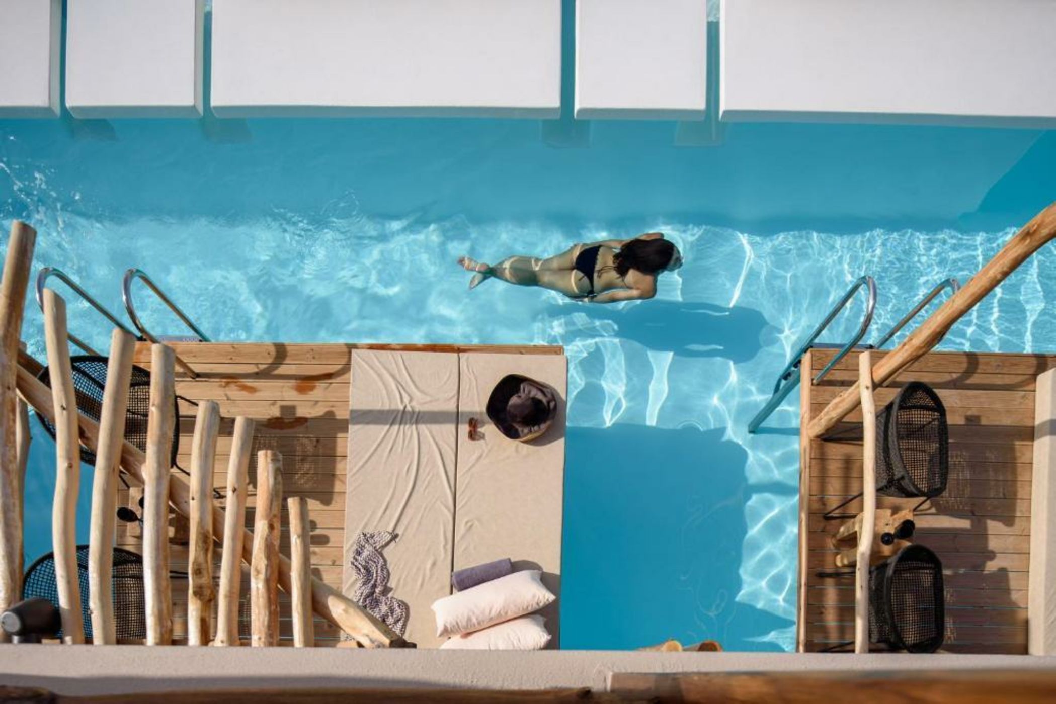 ALETRI new swim up HOTEL