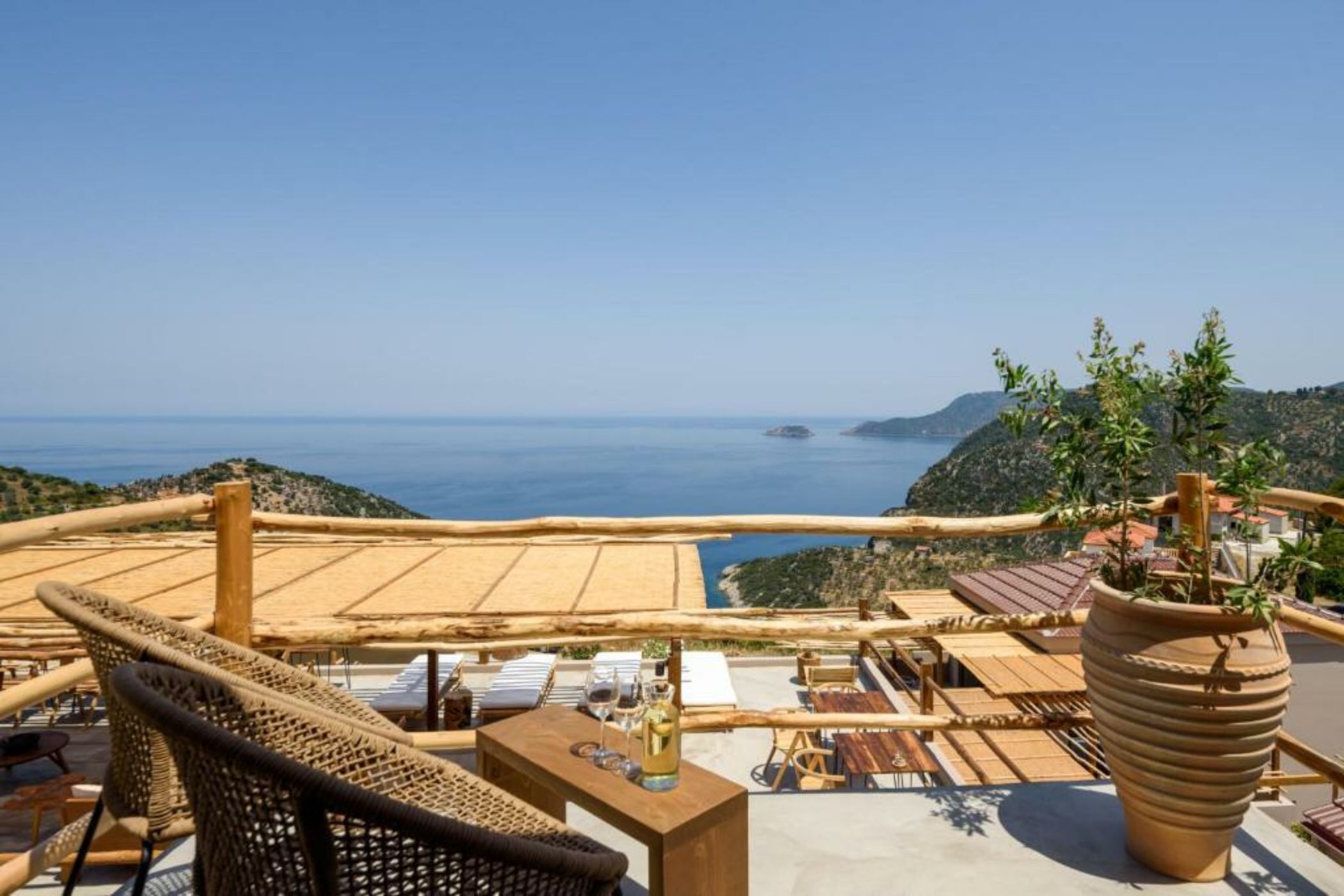 ALETRI new swim up HOTEL