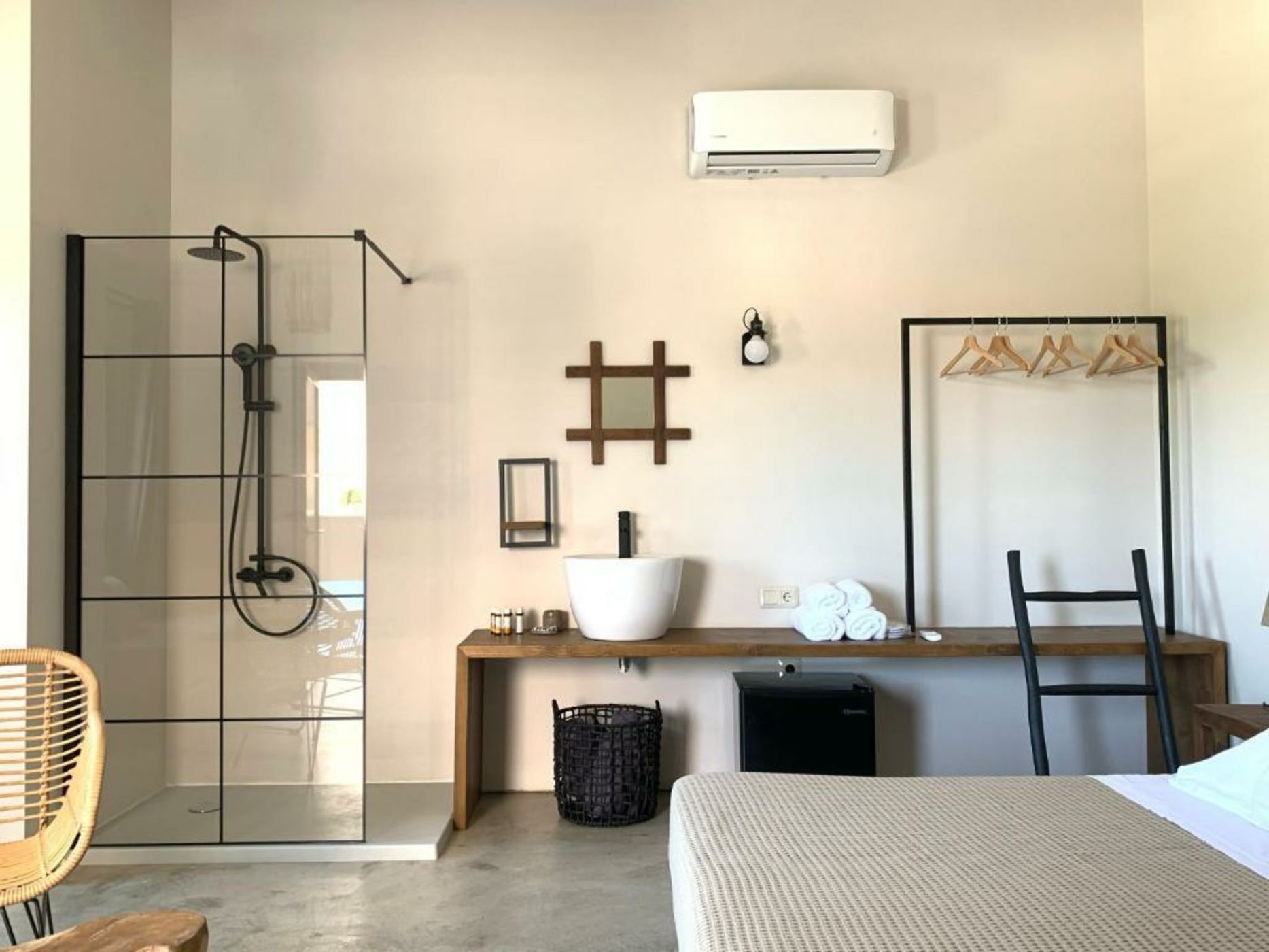 ALETRI new swim up HOTEL