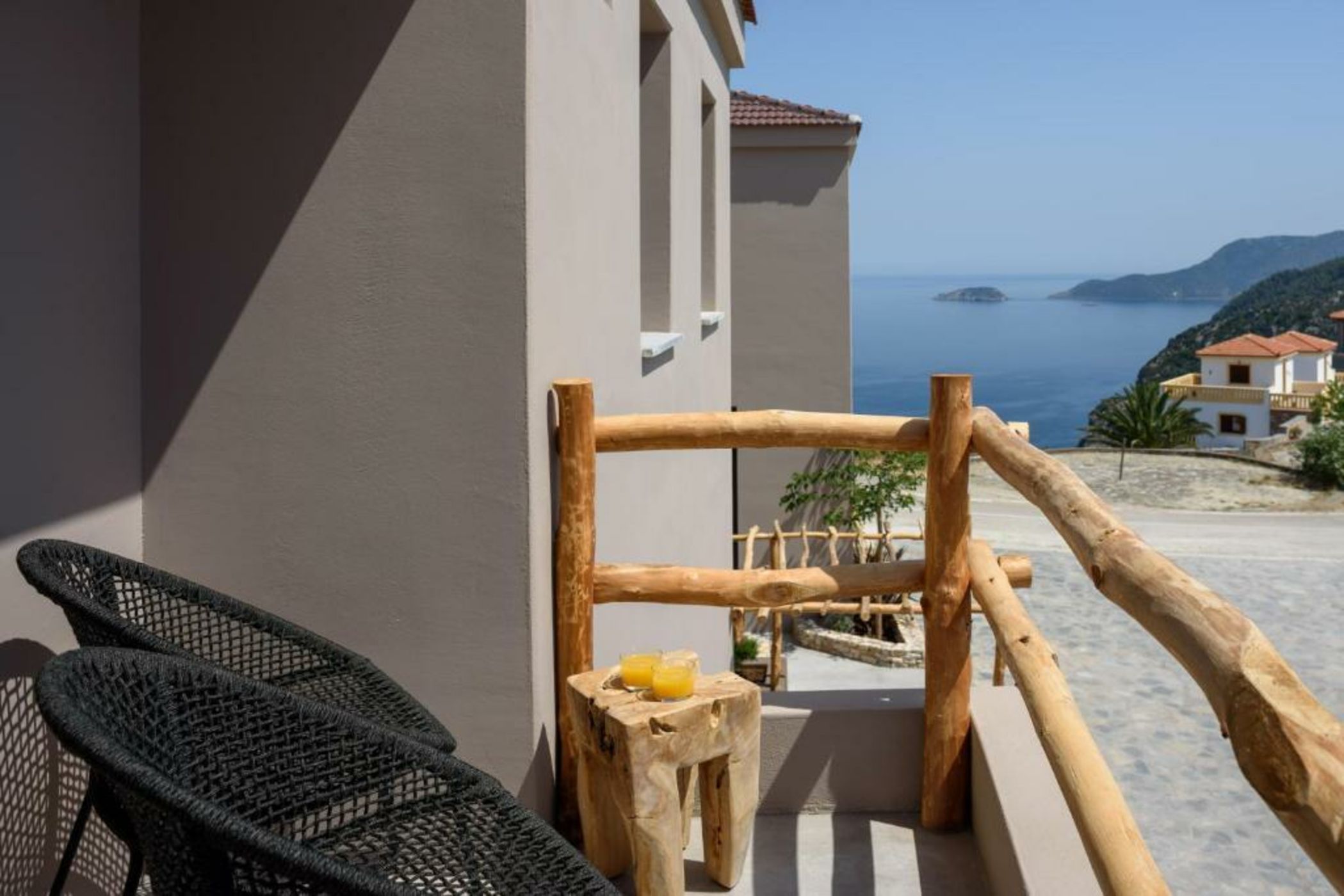 ALETRI new swim up HOTEL