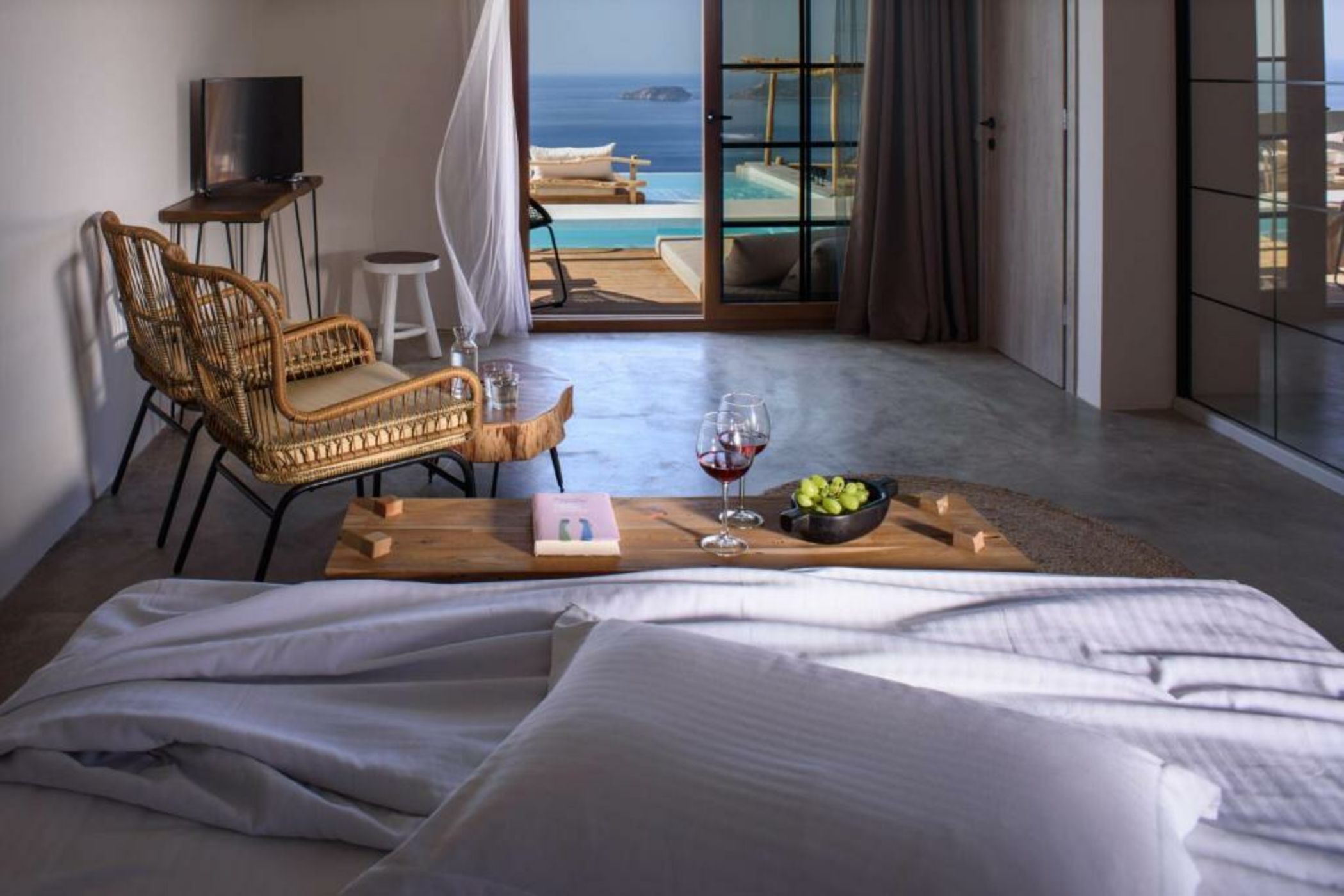 ALETRI new swim up HOTEL