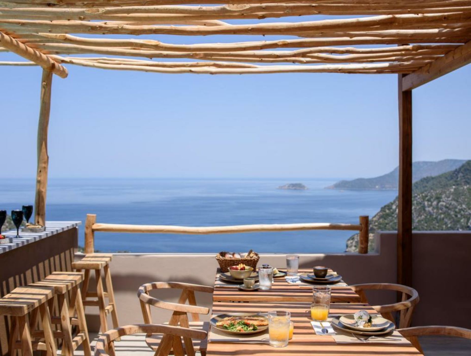 ALETRI new swim up HOTEL