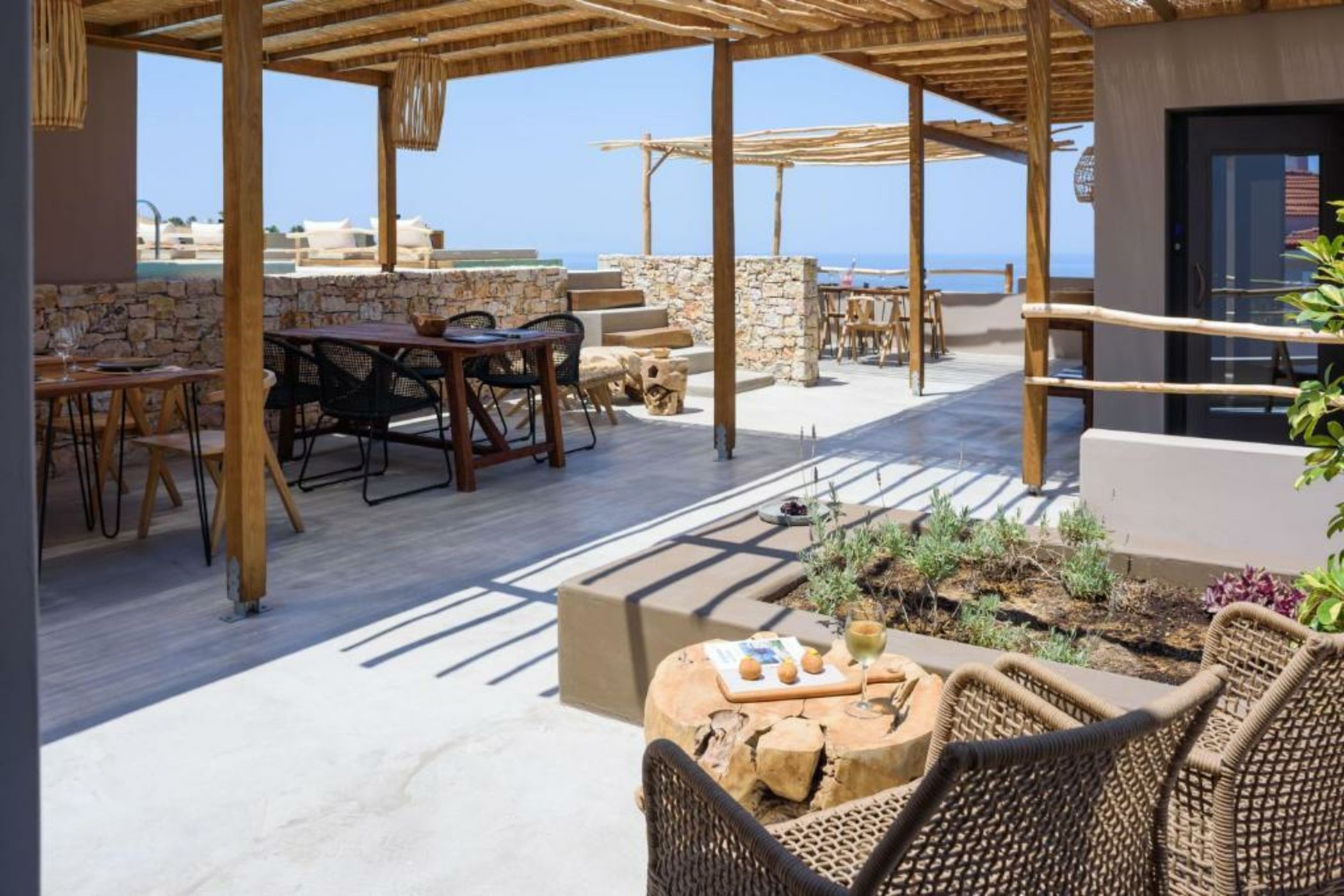 ALETRI new swim up HOTEL