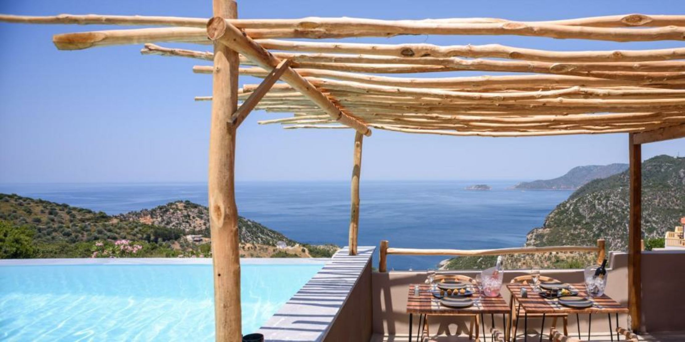 ALETRI new swim up HOTEL