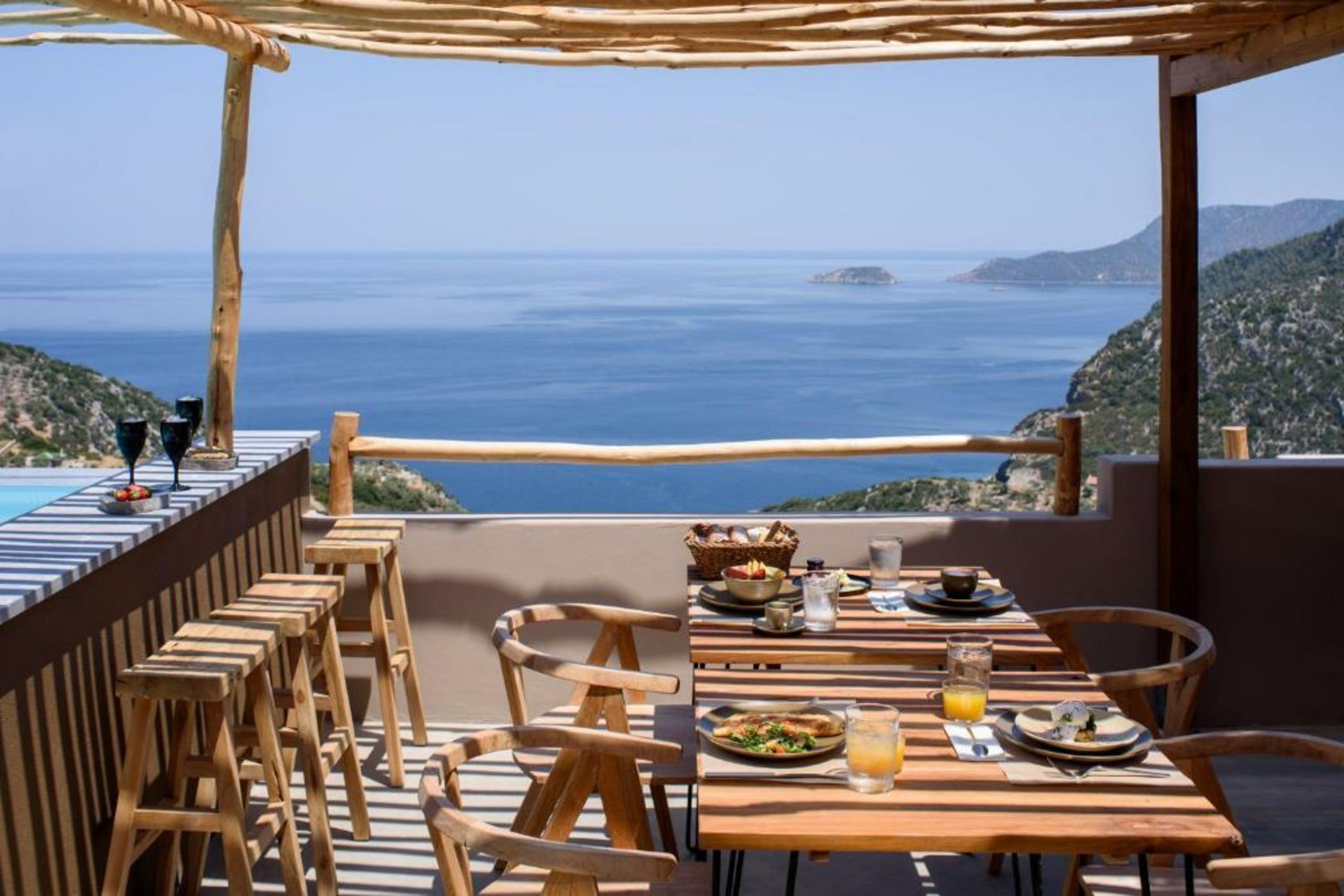 ALETRI new swim up HOTEL