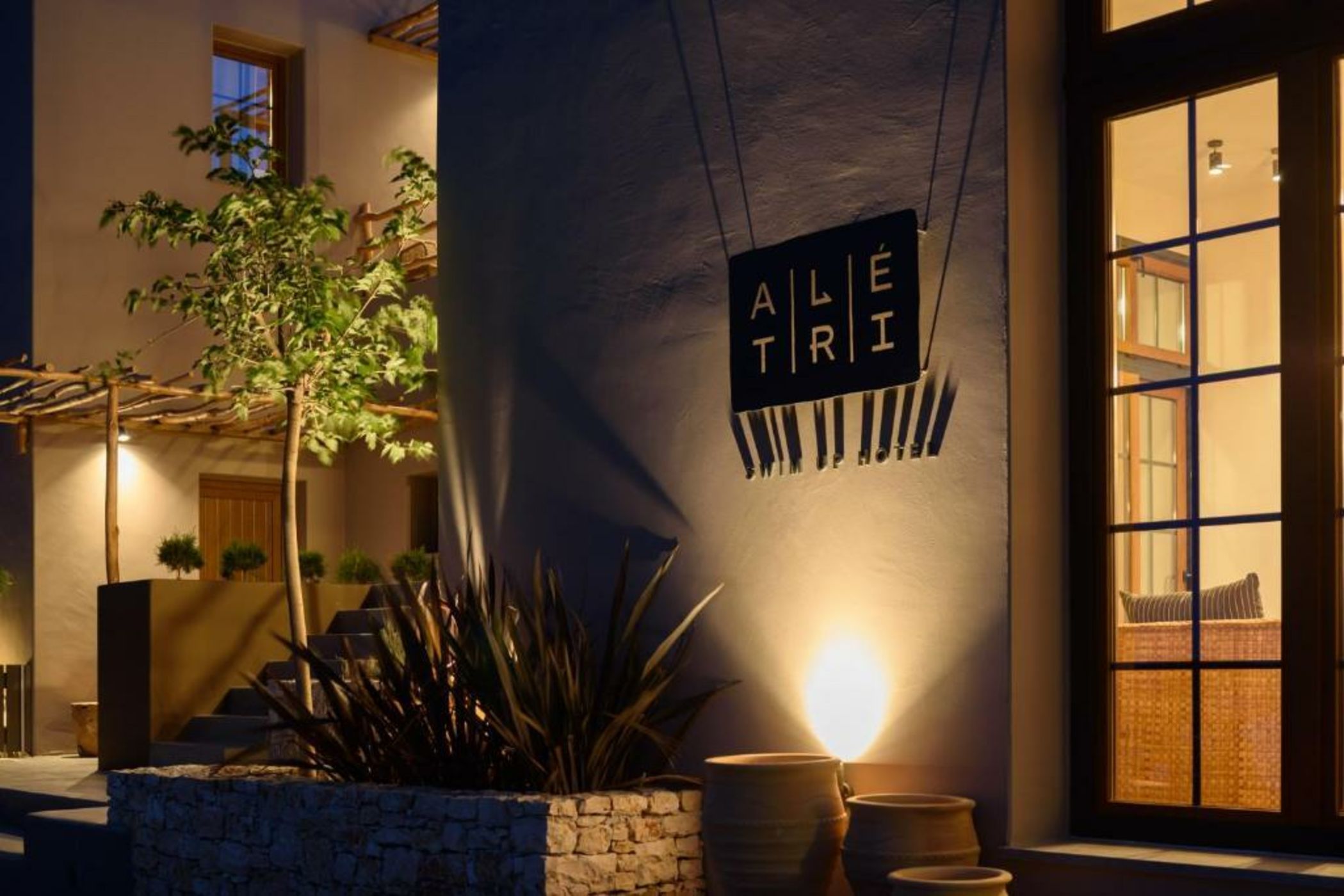 ALETRI new swim up HOTEL