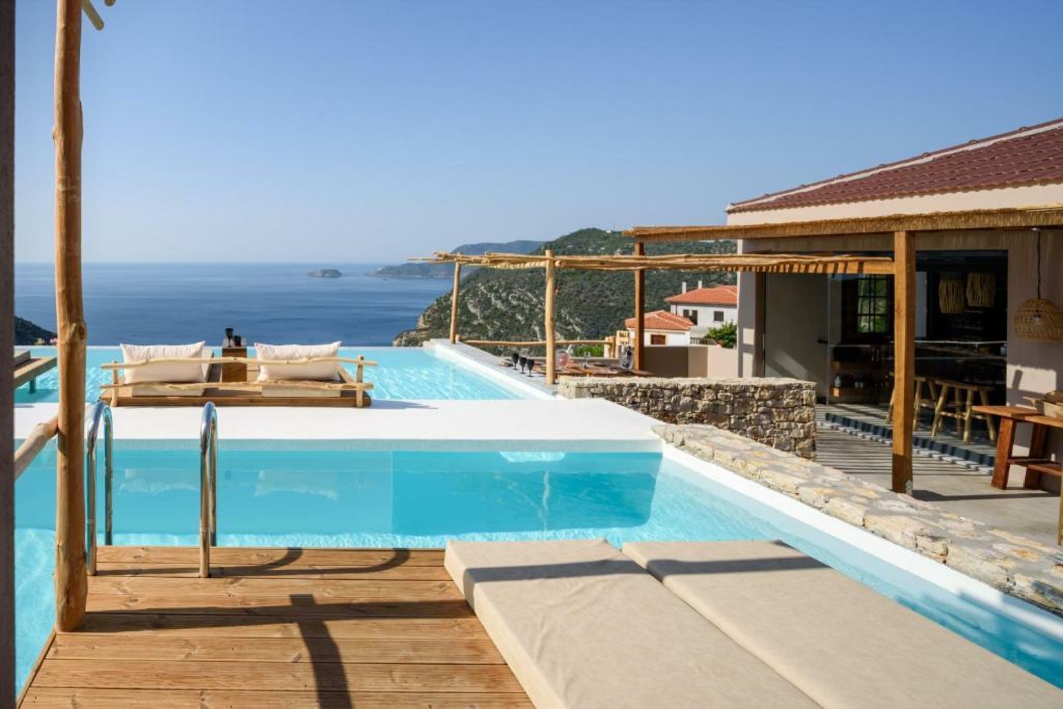 ALETRI new swim up HOTEL