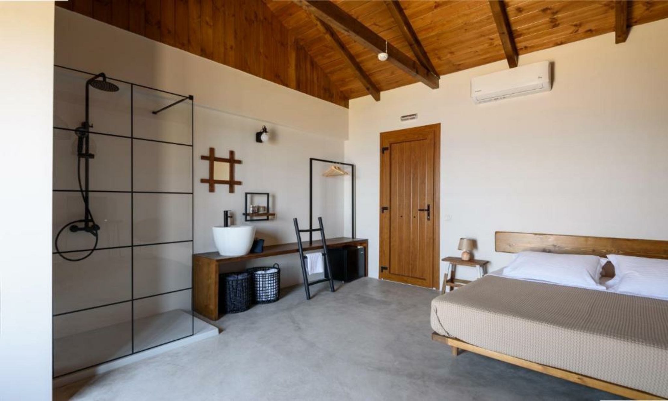 ALETRI new swim up HOTEL