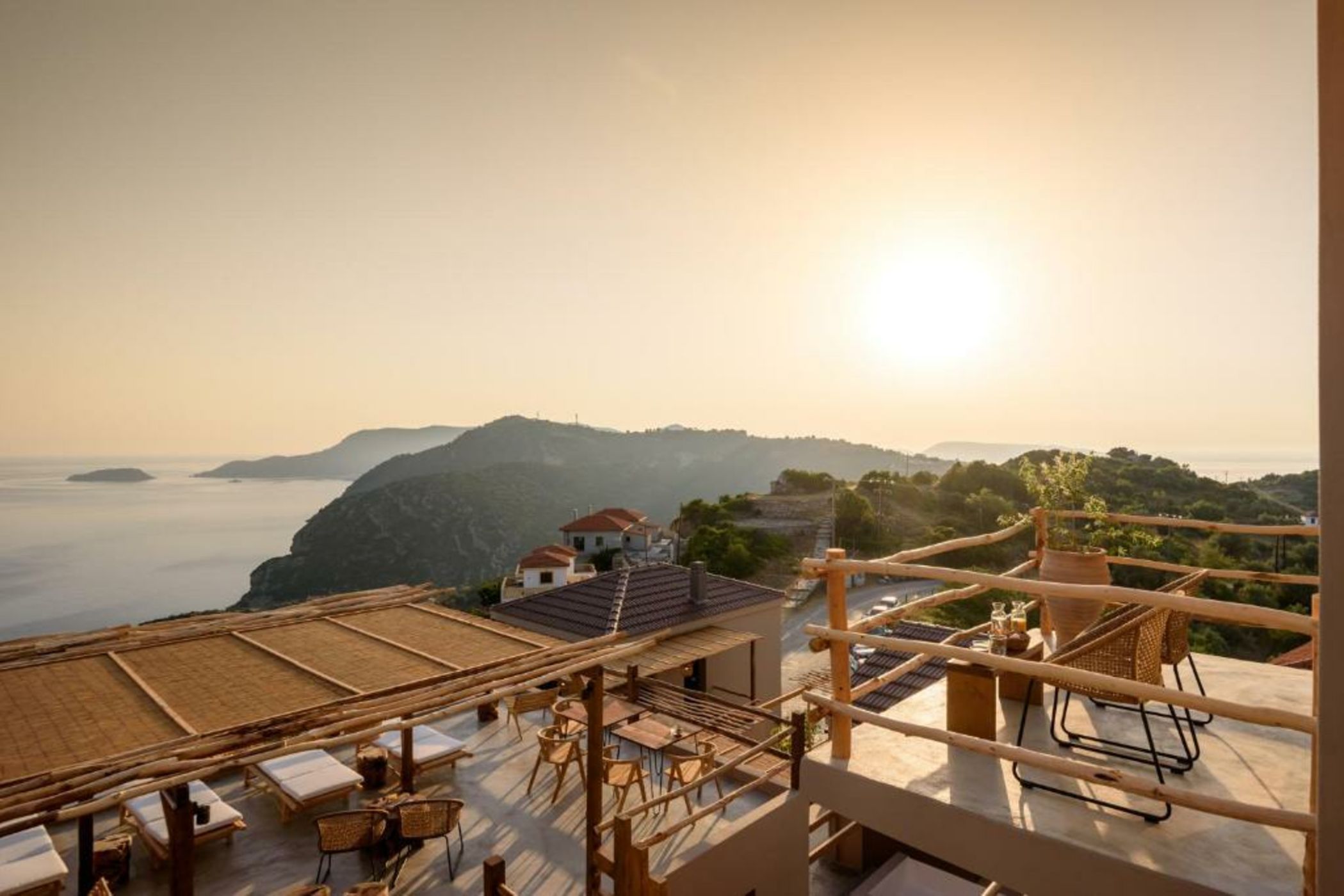 ALETRI new swim up HOTEL