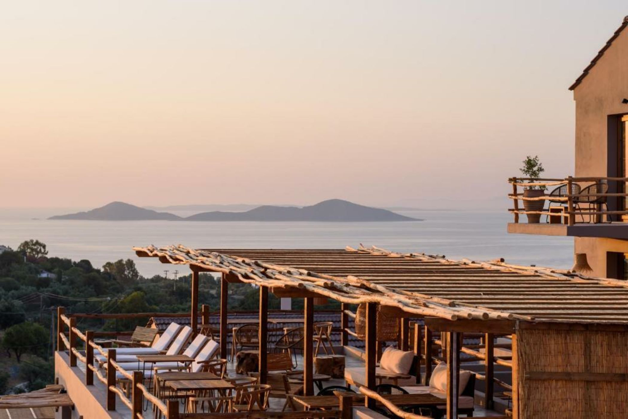 ALETRI new swim up HOTEL