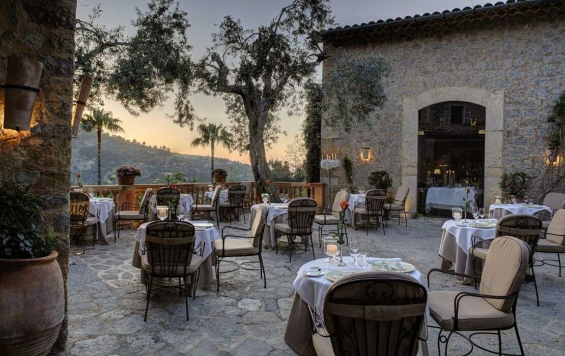 https://www.myboutiquehotel.com/photos/114924/la-residencia-a-belmond-hotel-mallorca-deia-047-41044-1110x700.jpg