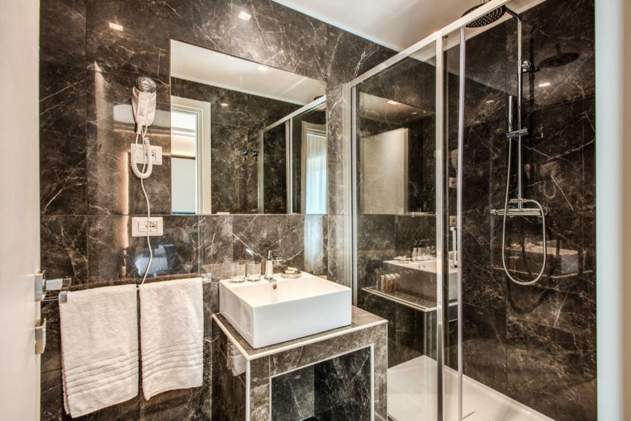 Hotel 55 Fifty-Five - Maison d'Art Collection