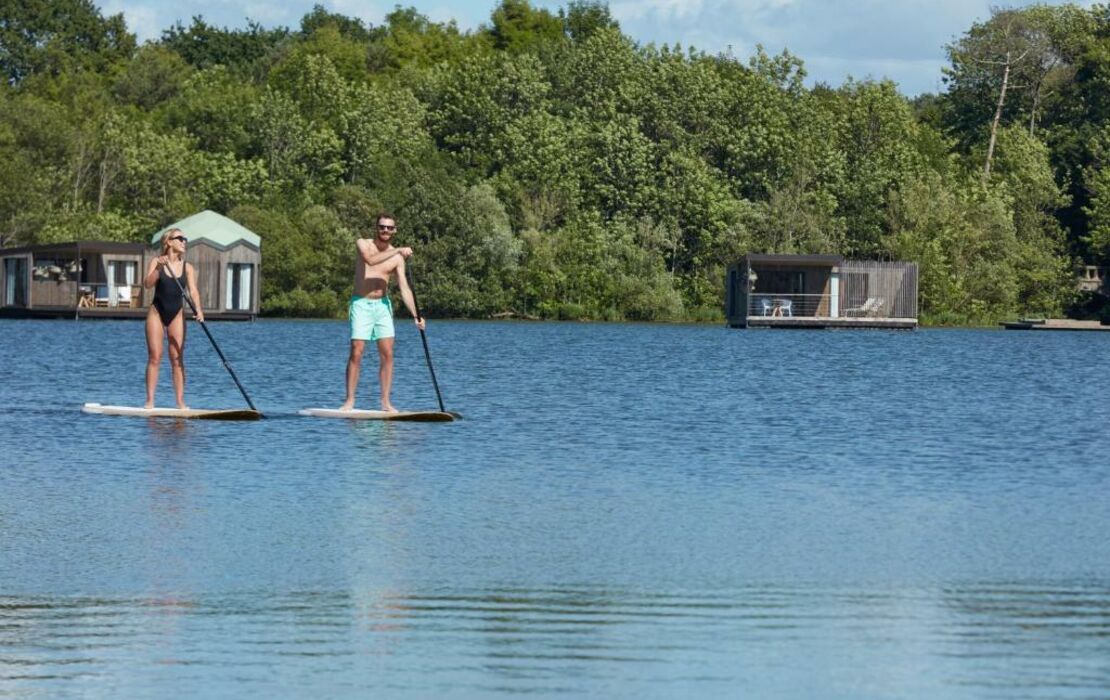 Brindos, Lac & Château