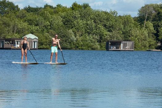 Brindos, Lac & Château