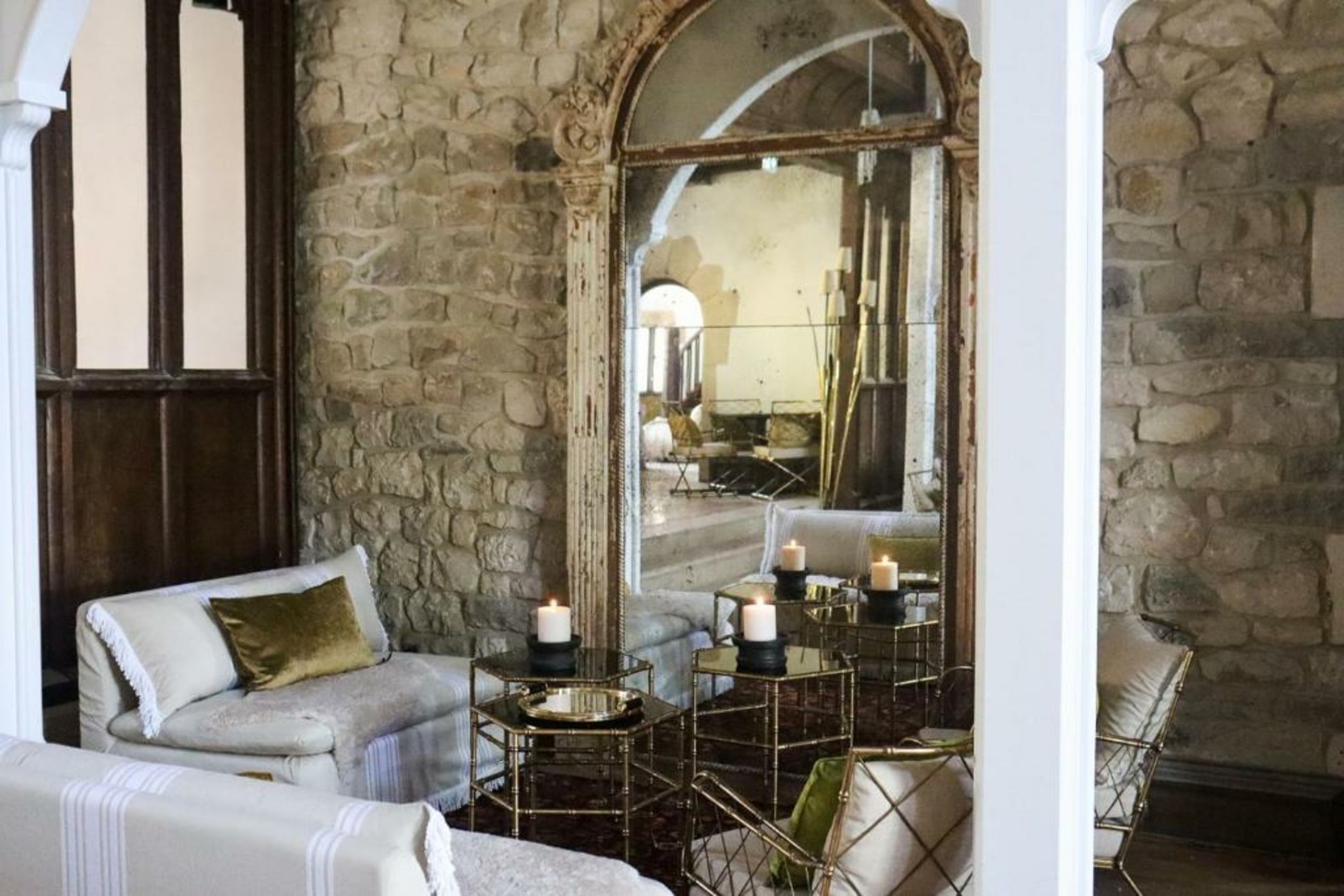 Brindos, Lac & Château