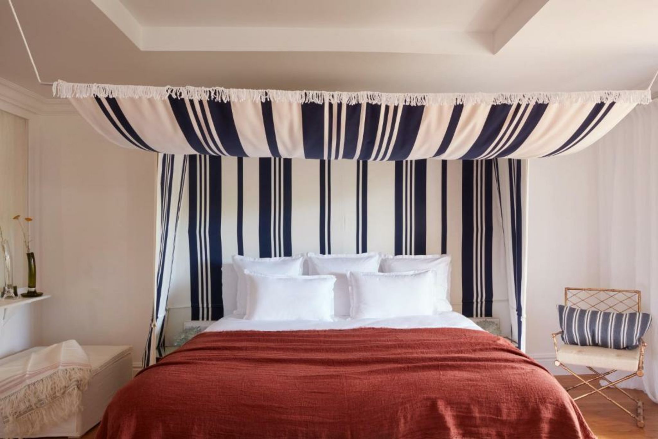 Brindos, Lac & Château