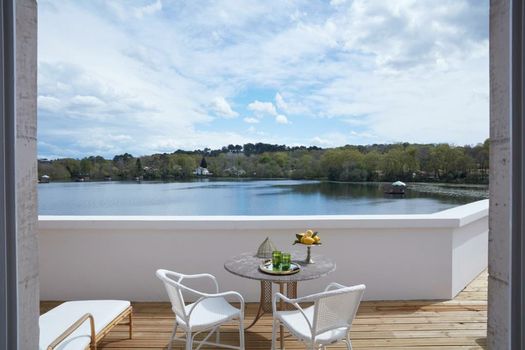 Brindos, Lac & Château