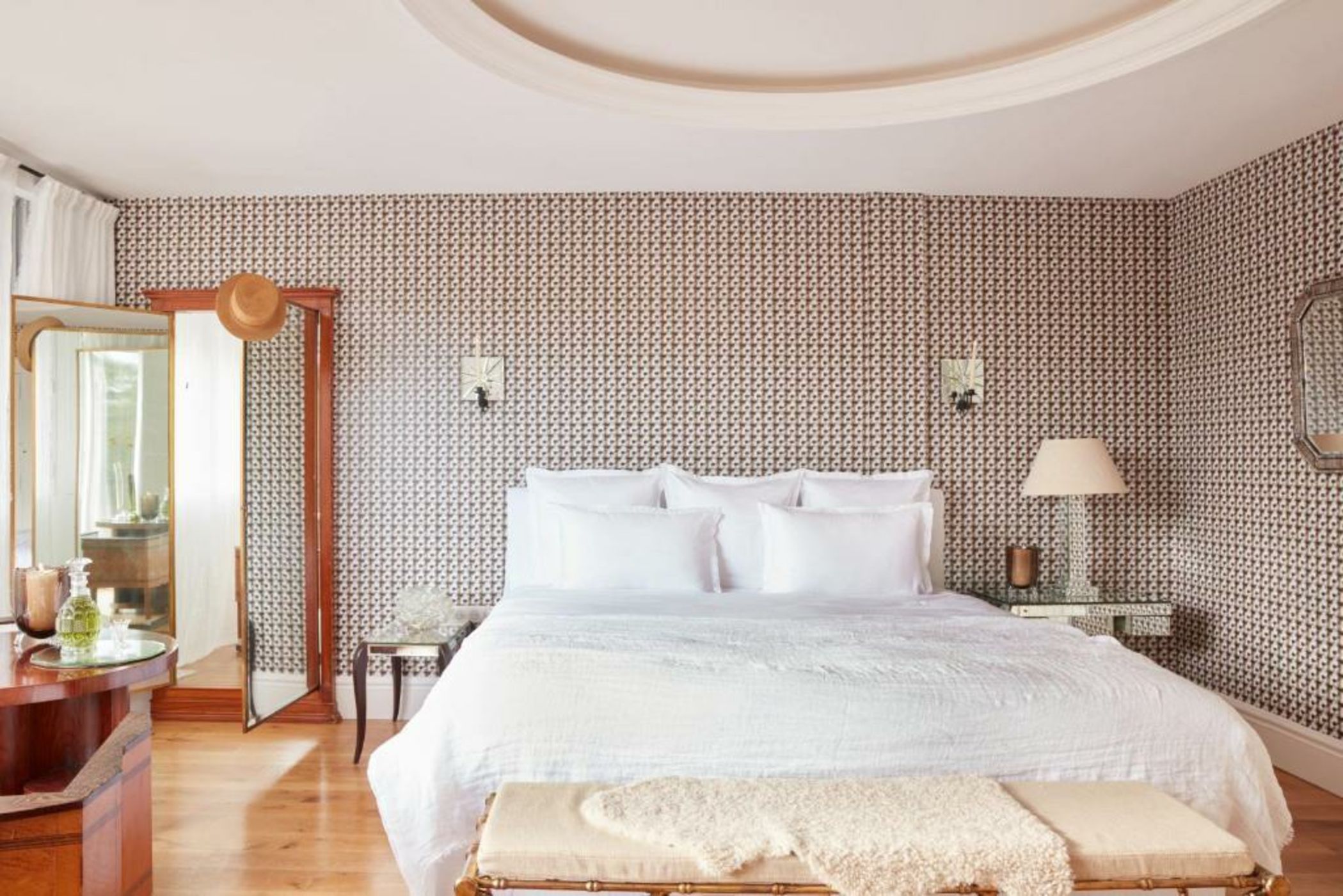 Brindos, Lac & Château