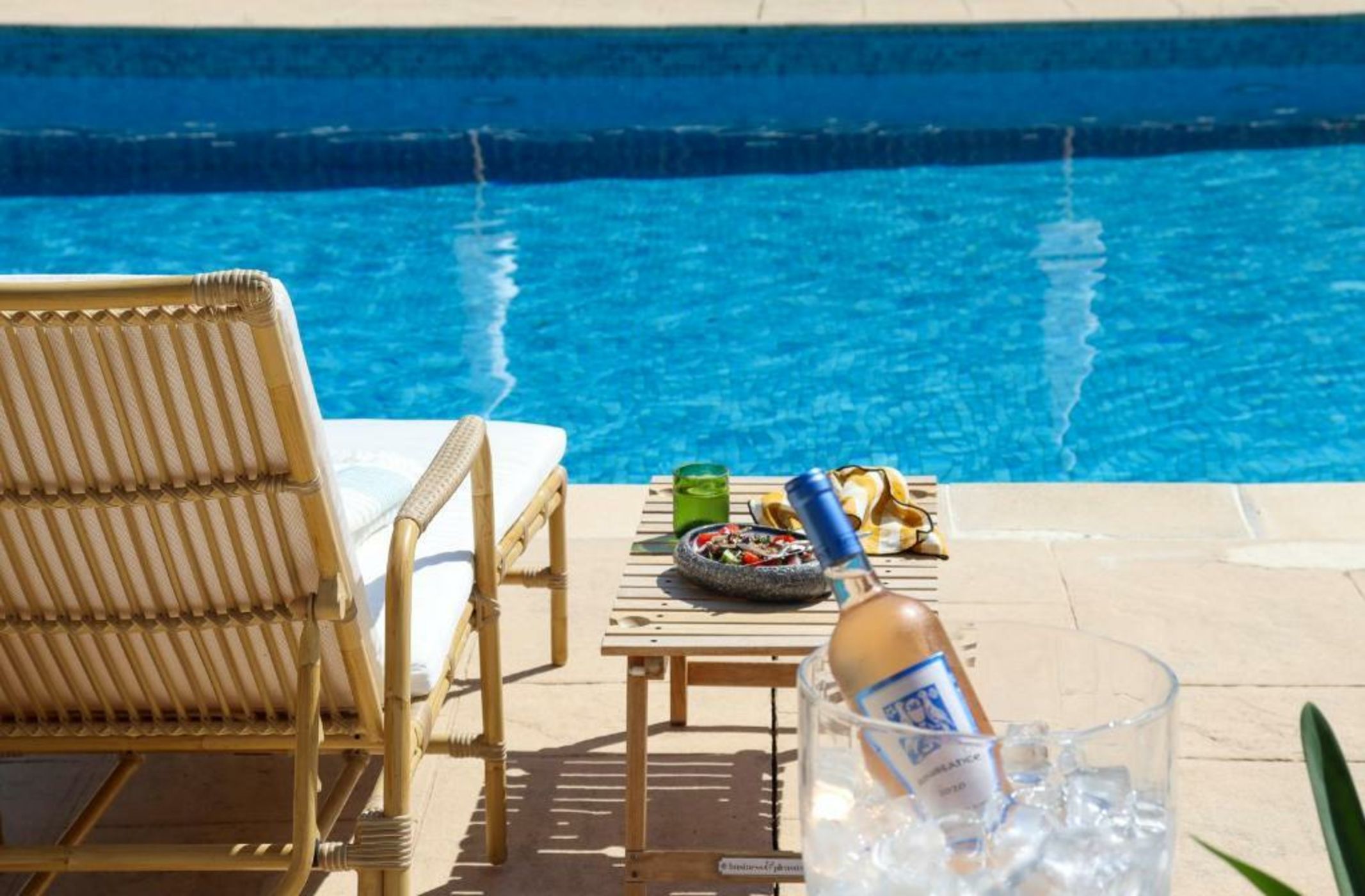 Brindos, Lac & Château