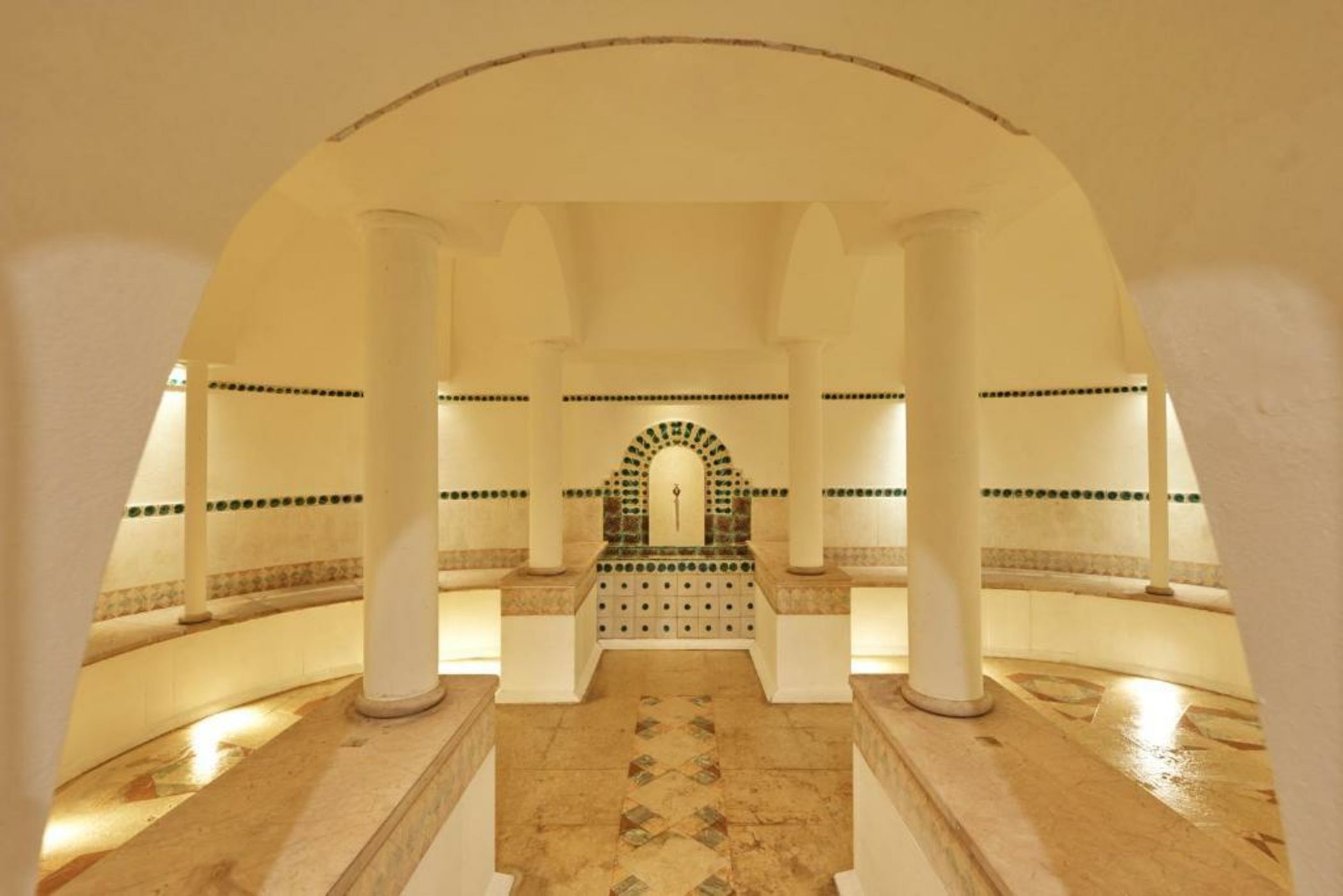 Brindos, Lac & Château